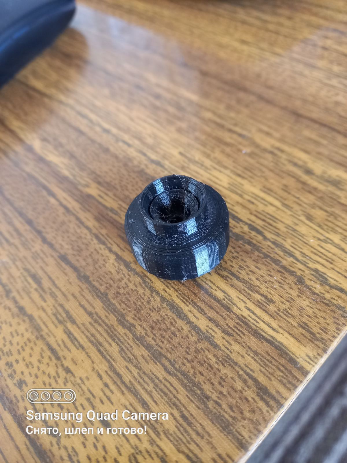 3 mm delikli değişken bir direnç üzerinde daha dik. (Plastik Aparattır!!!) 3 mm delikli değişken bir direnç üzerinde daha dik. (Plastik Aparattır!!!)