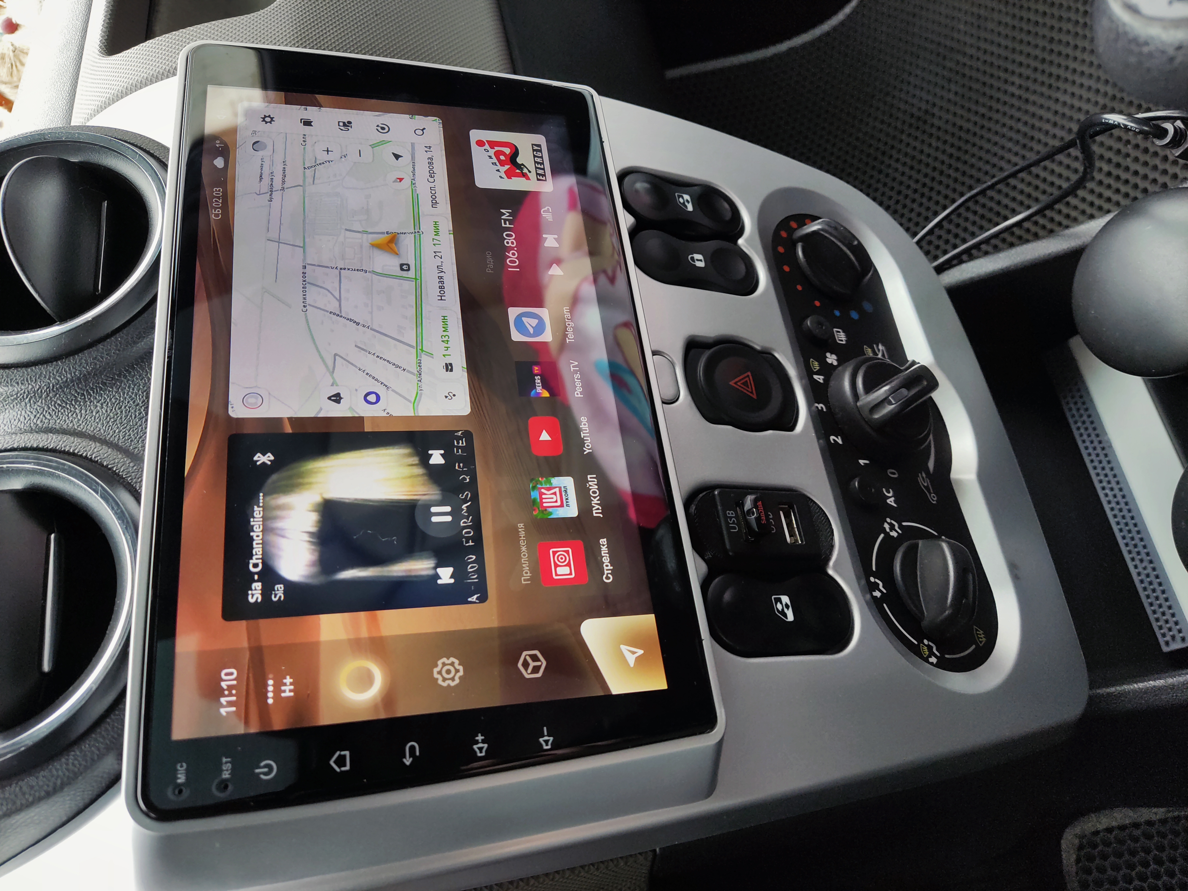 Renault Logan'da İki USB Çıktı Düğmesi (I) (Plastik Aparattır!!!)