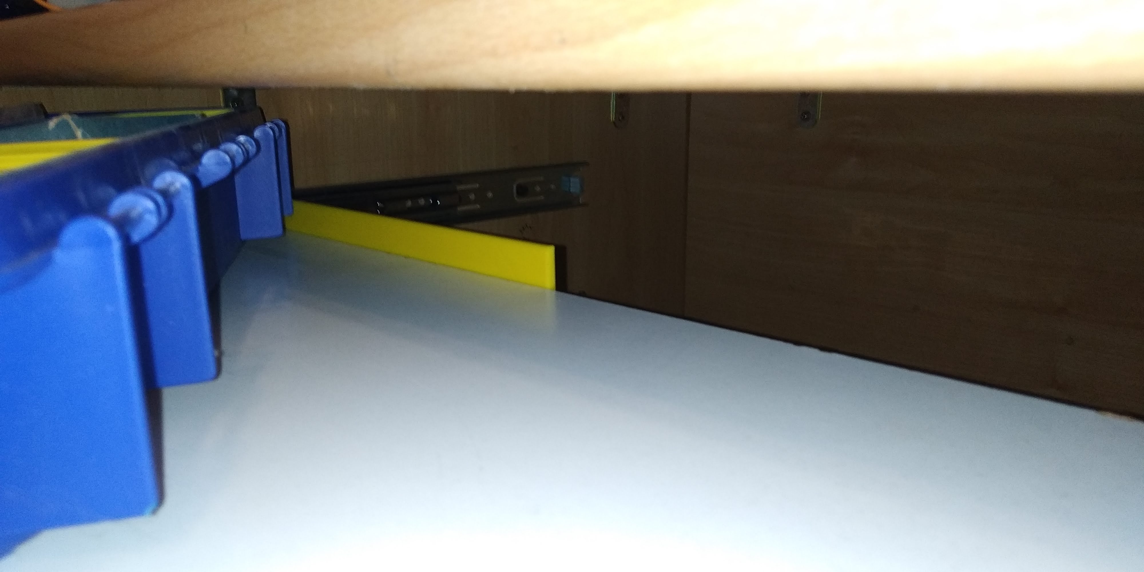 dışarı çekilebilir raf için arka durdurma sınırlayıcı (Plastik Aparattır!!!)