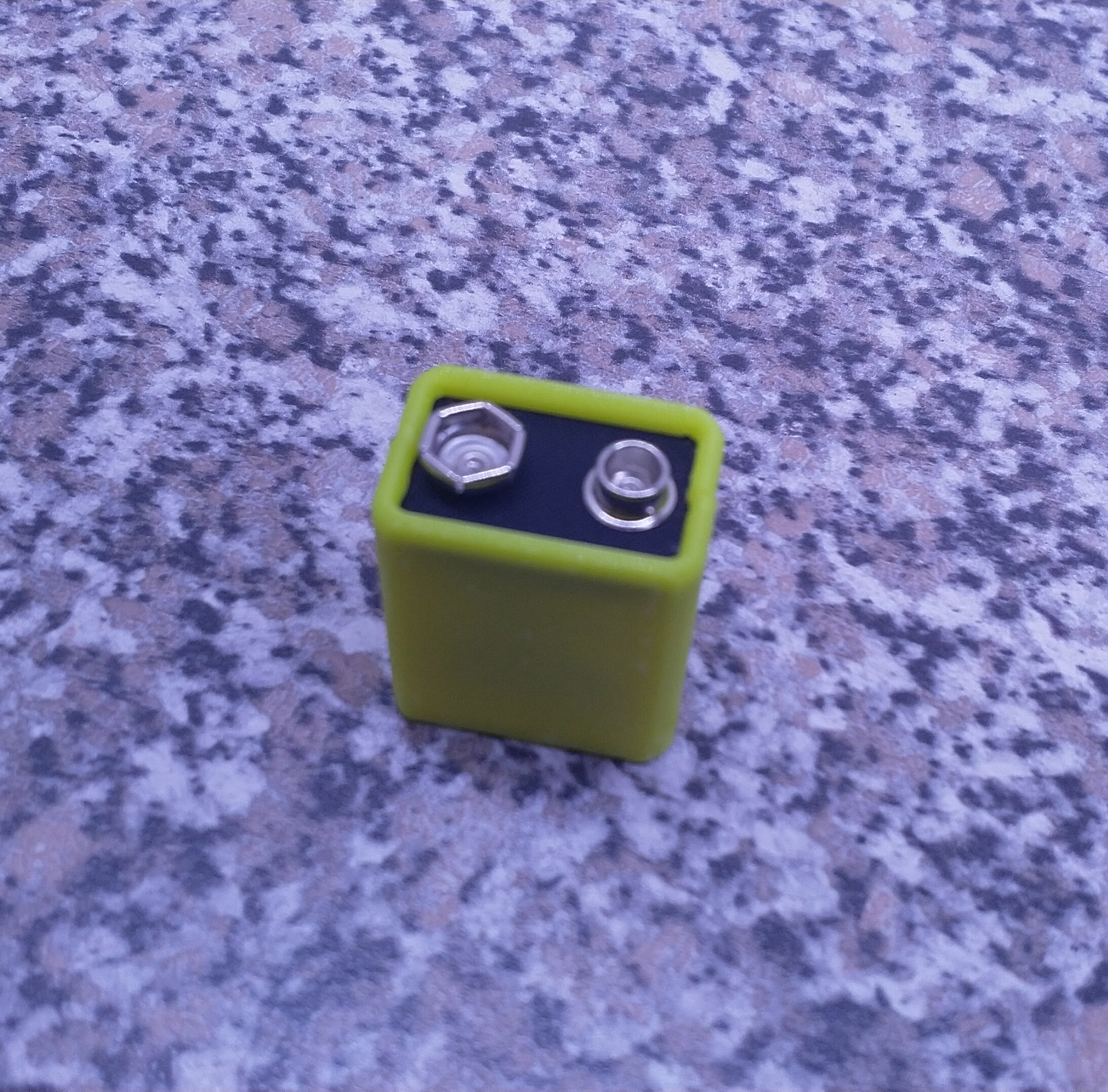 Taç üzerinde bir el feneri (Plastik Aparattır!!!)