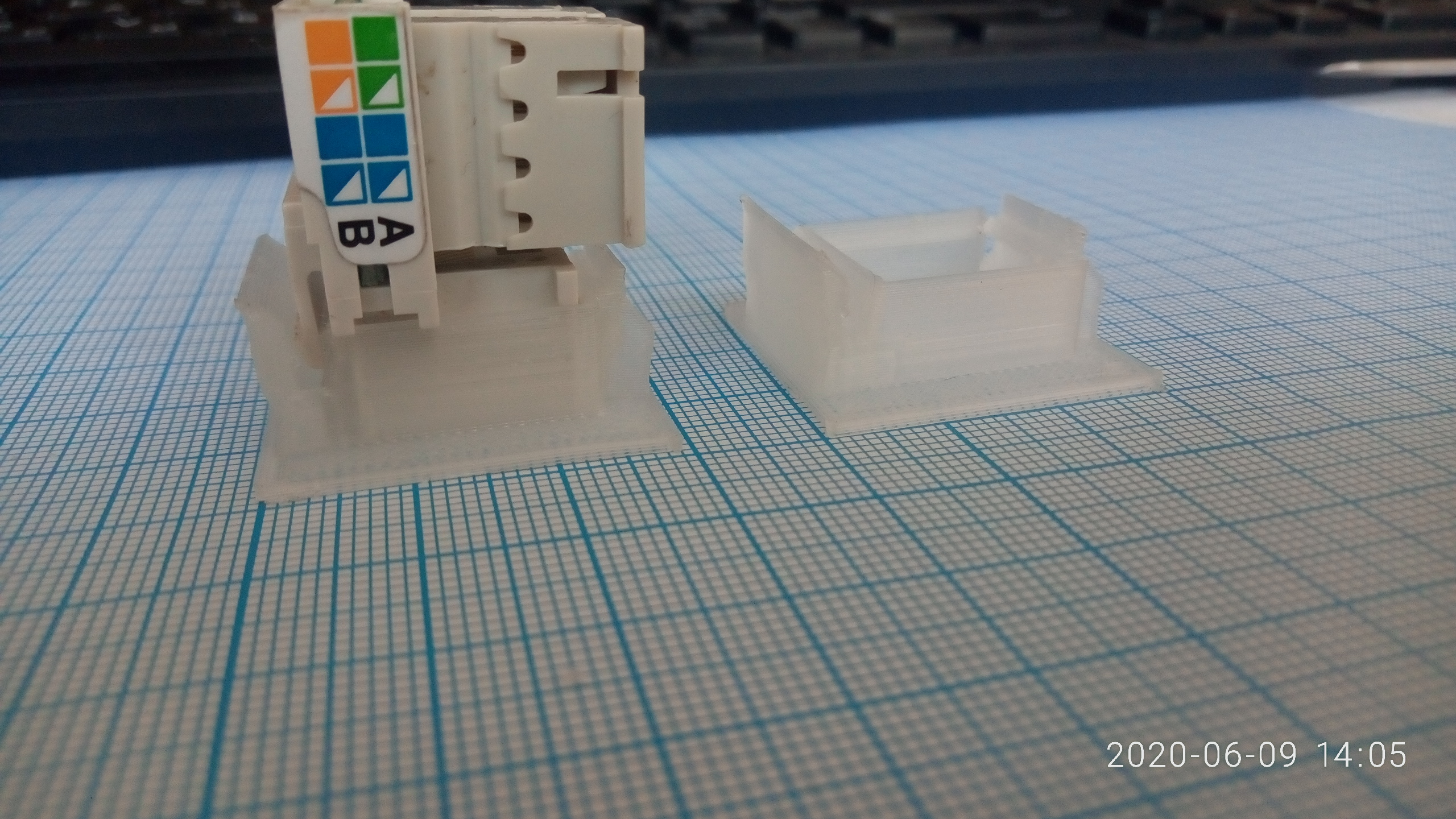 RJ45 konnektör tutucusu (Plastik Aparattır!!!)