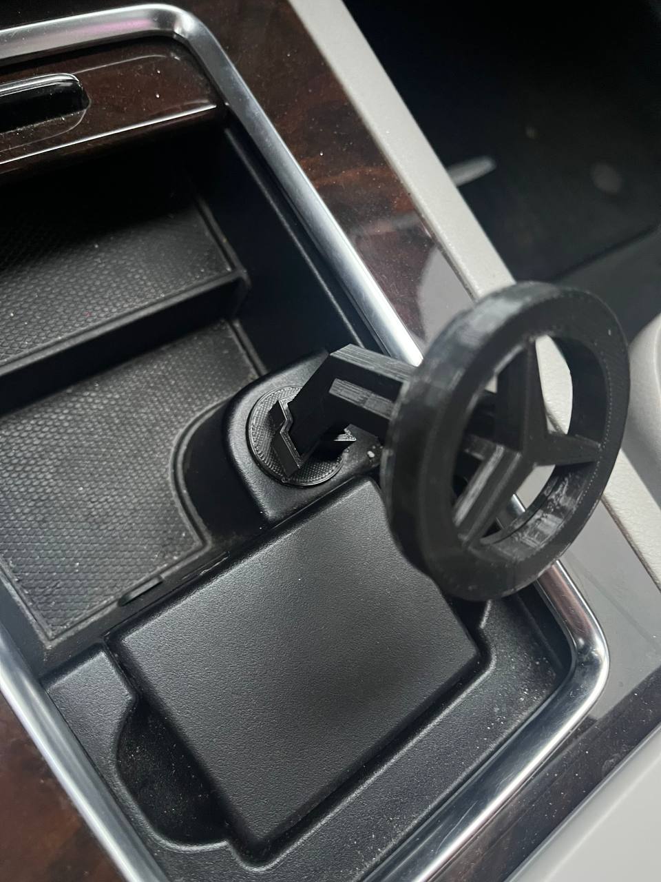 İPhone 13 Mini Mercedes Glk Tutucu (Plastik Aparattır!!!)