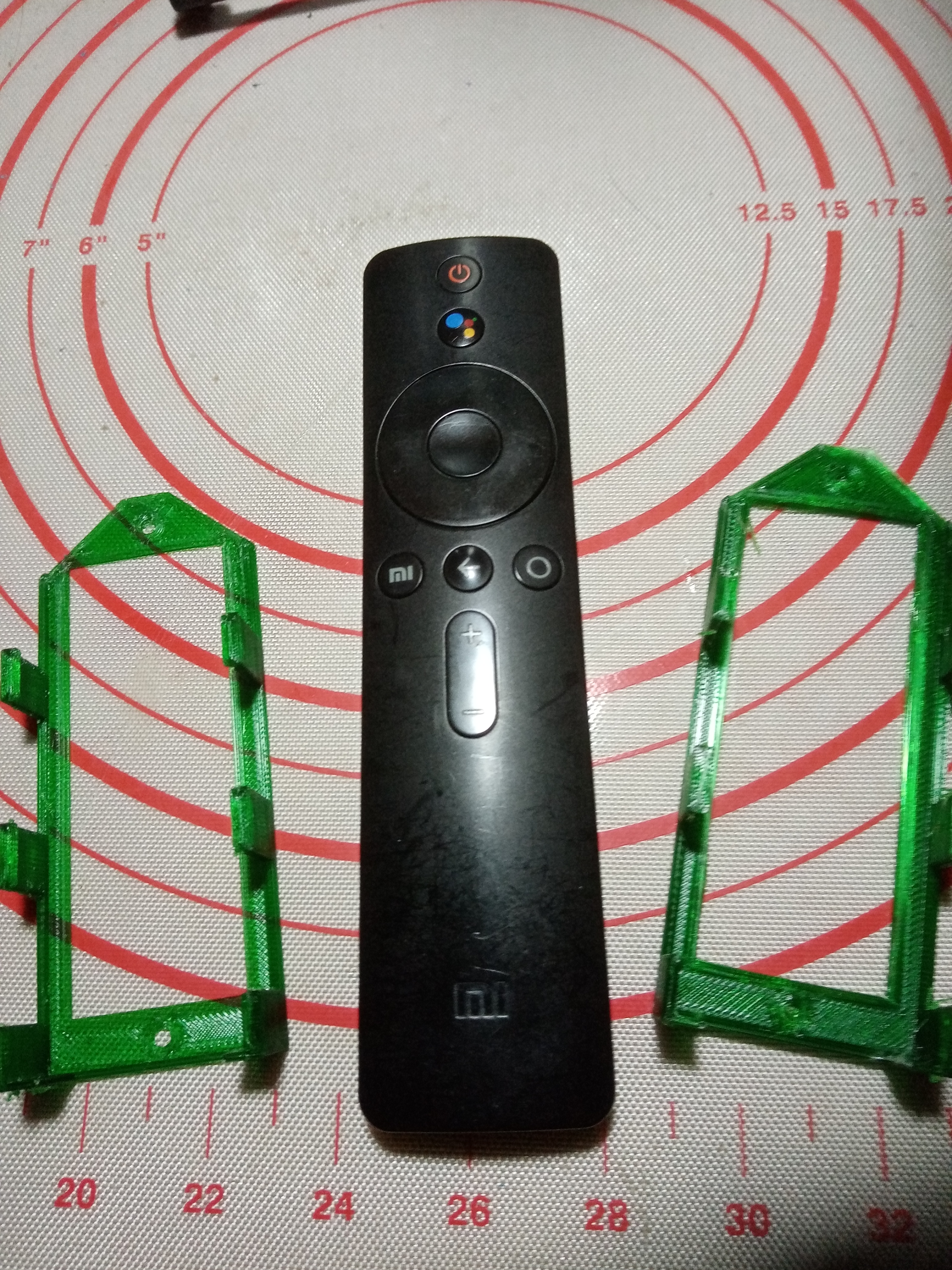 MI ses uzaktan kumandası için duvarda tutucu. (Plastik Aparattır!!!)