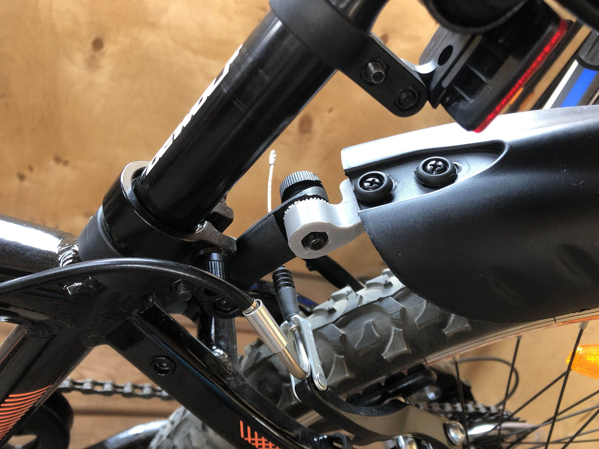 Bisiklet braketi (Plastik Aparattır!!!)