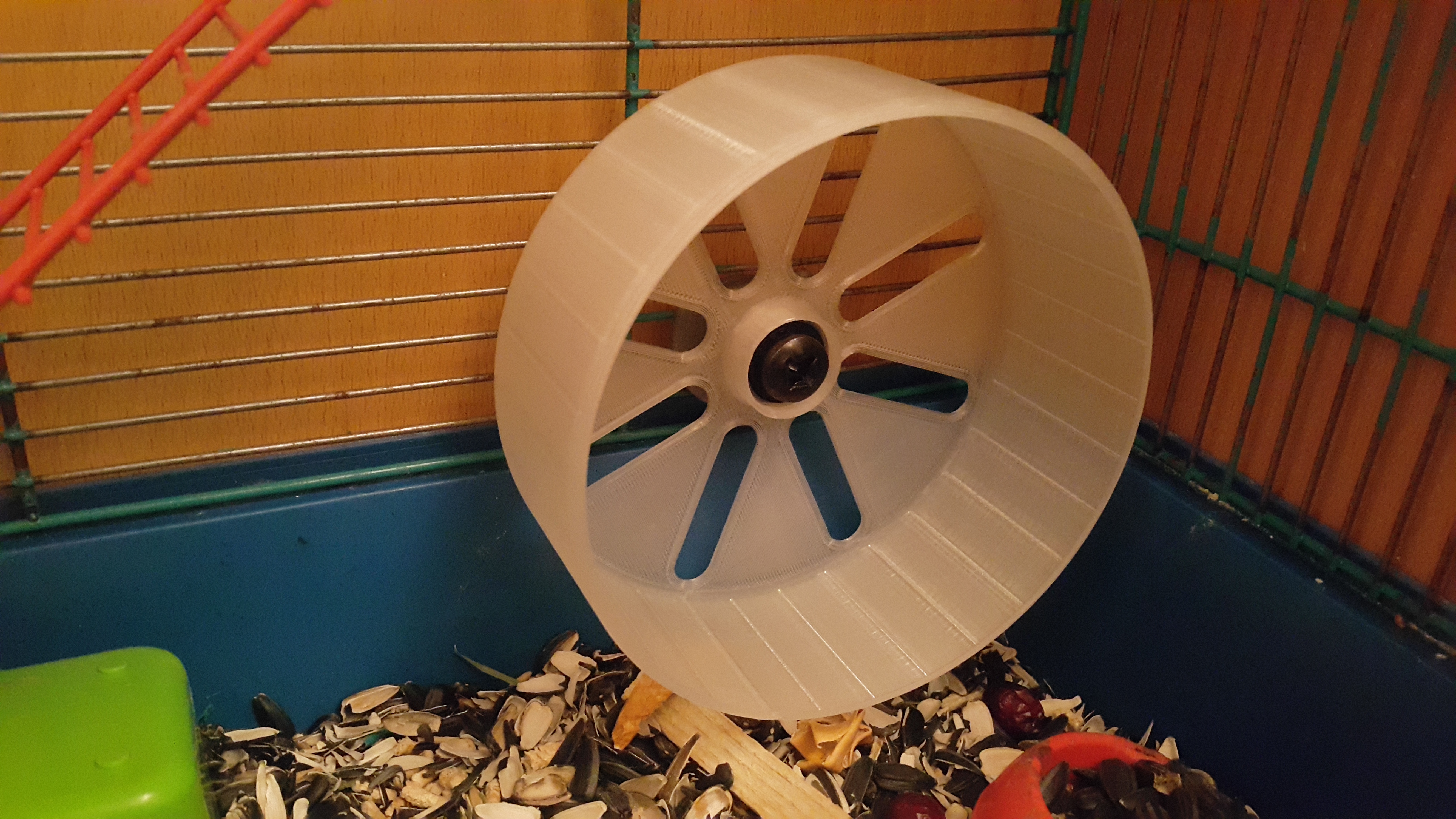 Bir hamster için tekerlek (Plastik Aparattır!!!)