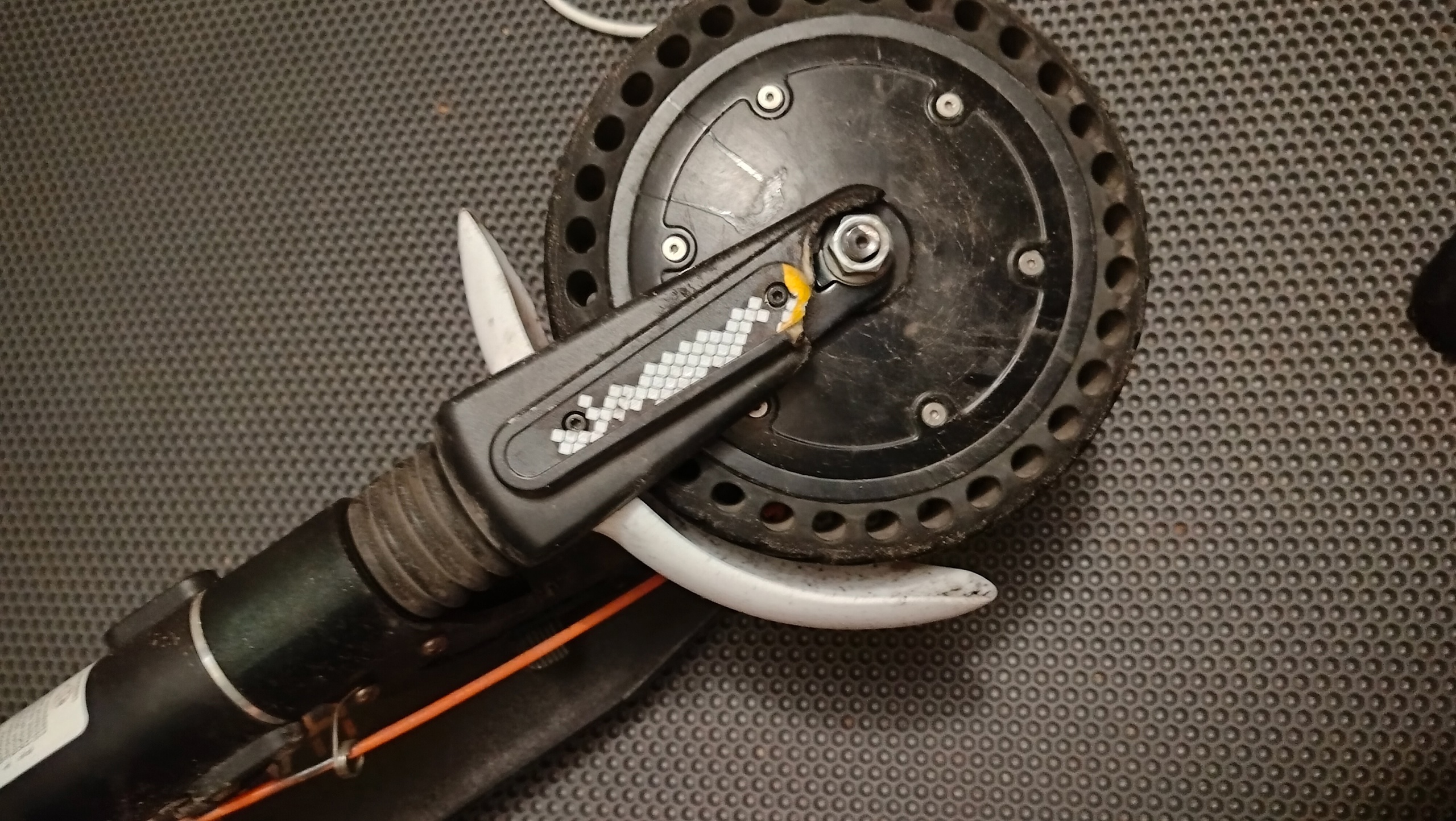 Elektrikli scooterın ön çamurluğu HALTEN tony v2 (Plastik Aparattır!!!)