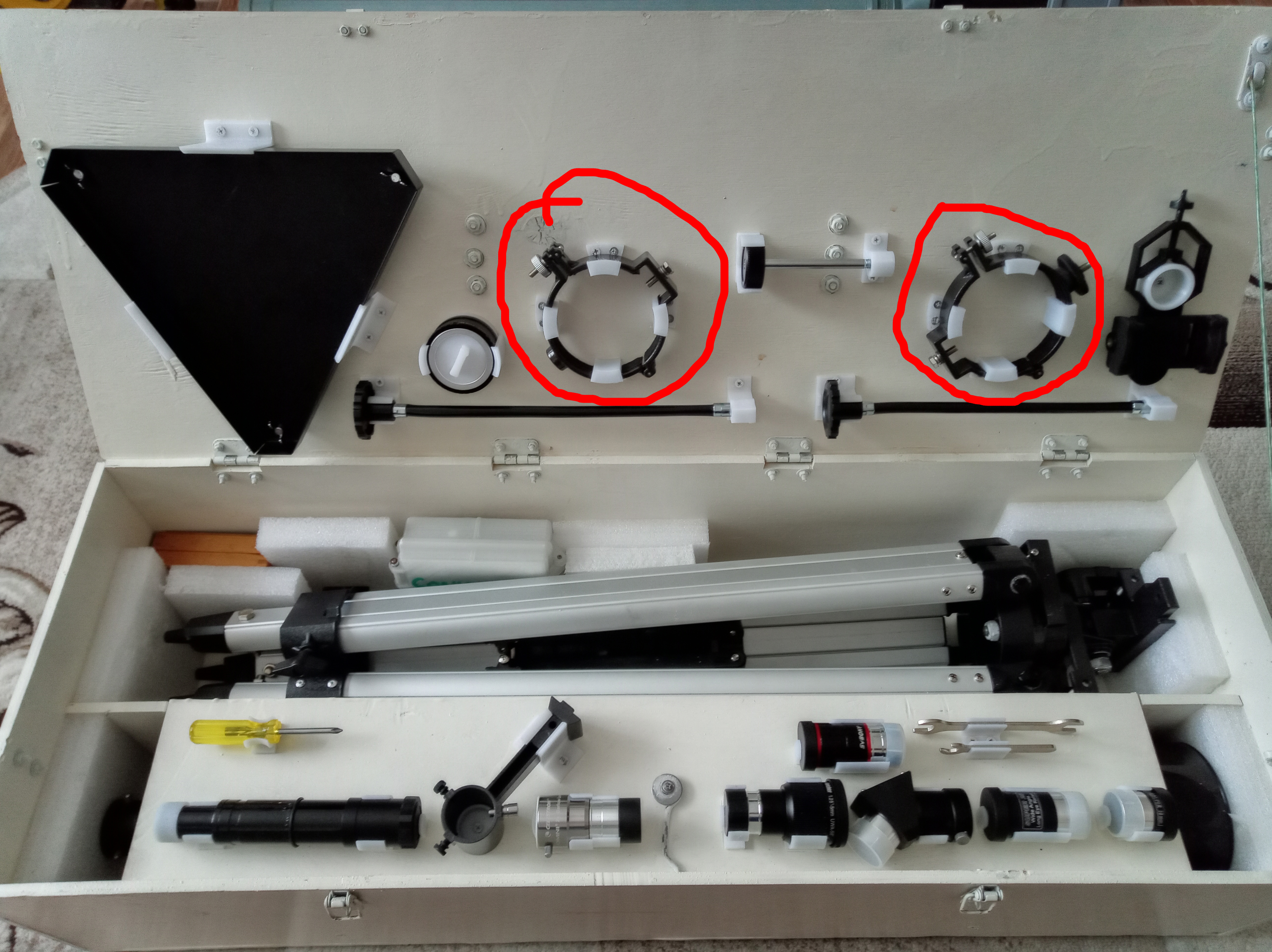 Teleskop elemanlarının bir dizi bağlantı elemanı: Teleskop Sky-watcher BK 909AZ3'ün borusunun tutucu (Plastik Aparattır!!!) Teleskop elemanlarının bir dizi bağlantı elemanı: Teleskop Sky-watcher BK 909AZ3'ün borusunun tutucu (Plastik Aparattır!!!)