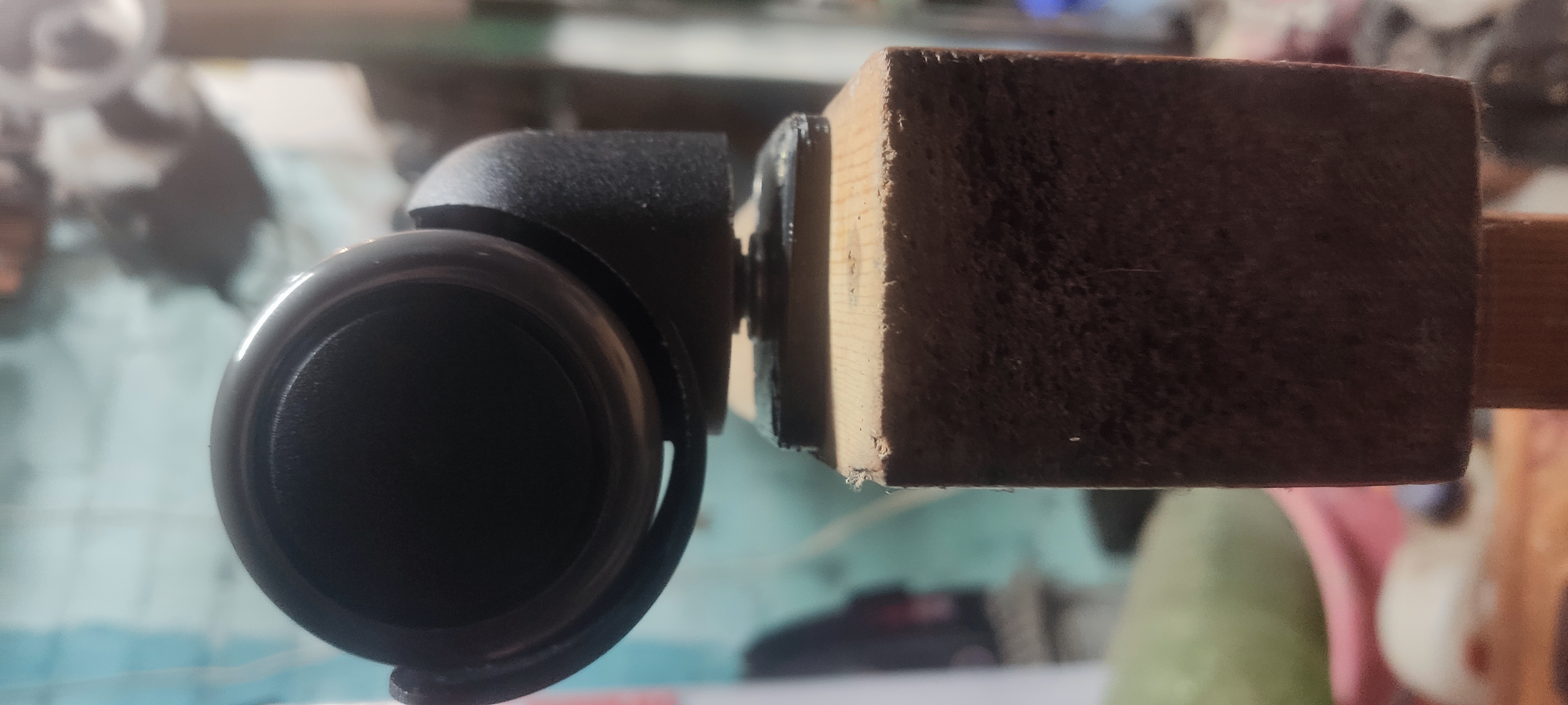 Ofis koltuğu tekerleklerinin sabitlenmesi (Plastik Aparattır!!!) Ofis koltuğu tekerleklerinin sabitlenmesi (Plastik Aparattır!!!)