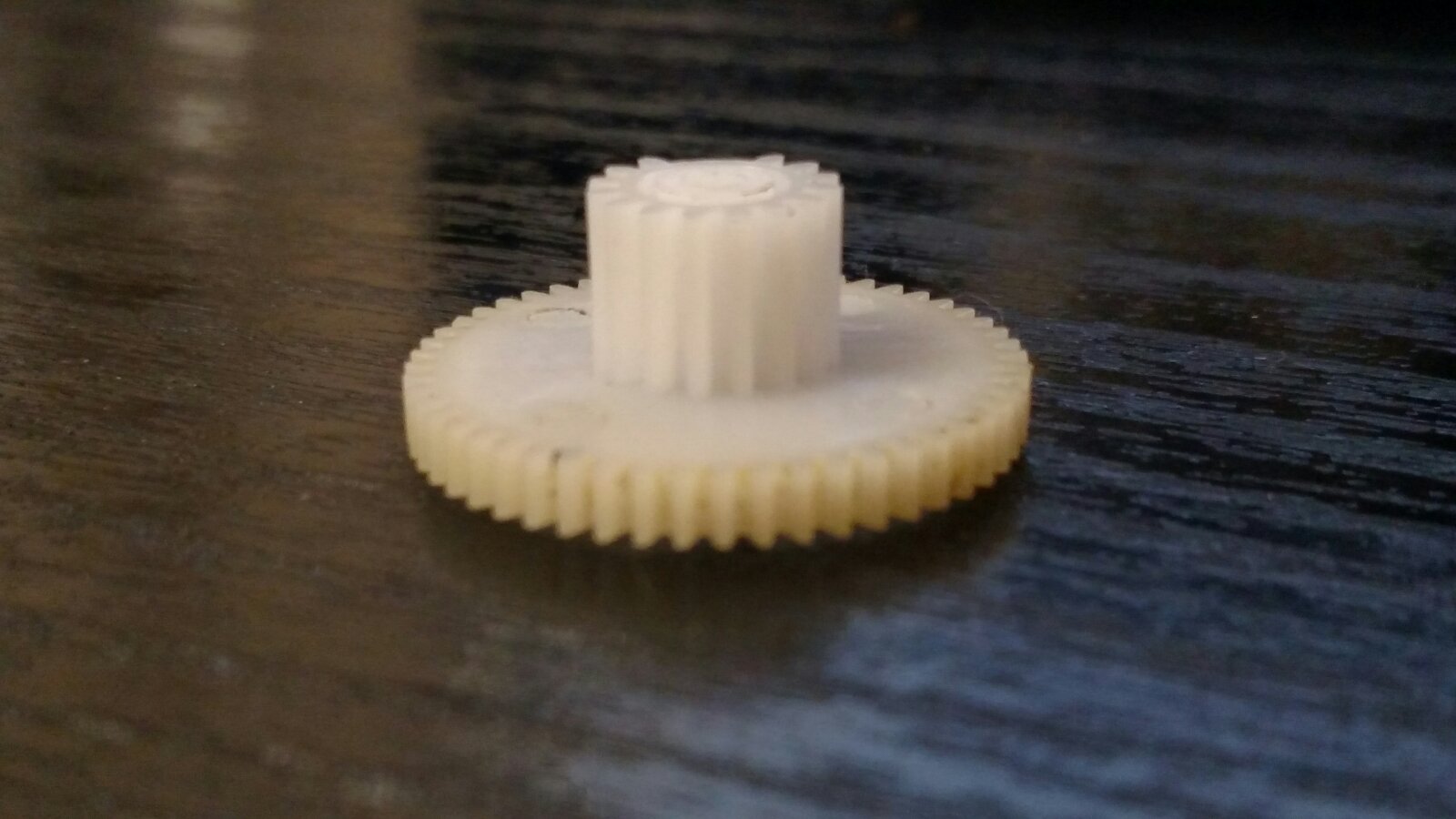 Vites. Radyoprutal bir makine için. Çift dişli. Arka Akslı Şanzımanın Dişlisi (Plastik Aparattır!!!)