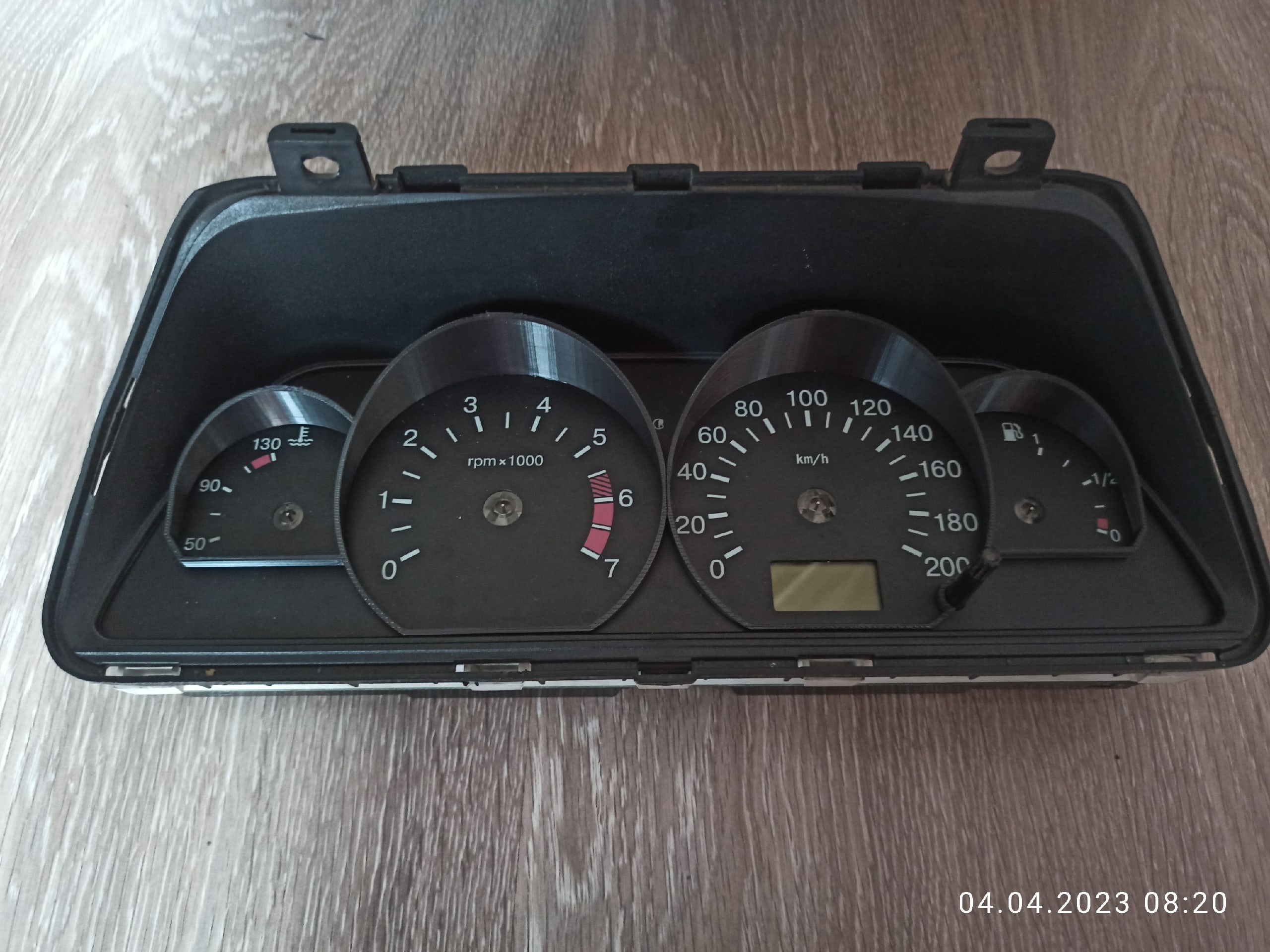 Gösterge paneli vazolar için kuyular (Plastik Aparattır!!!)