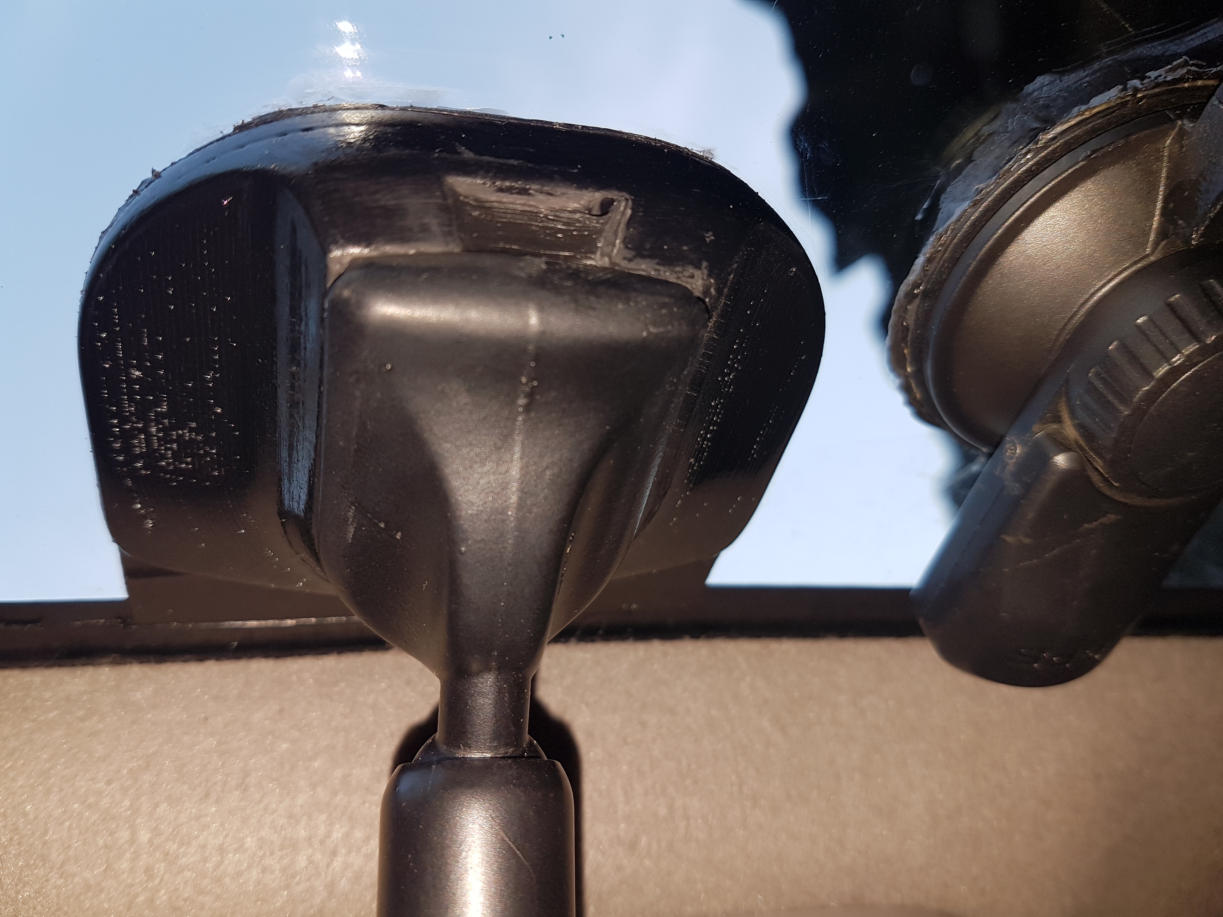 MAZDA TRIBUTE otomobilinin ön camına dikiz aynası monte etmek için platform (Plastik Aparattır!!!)