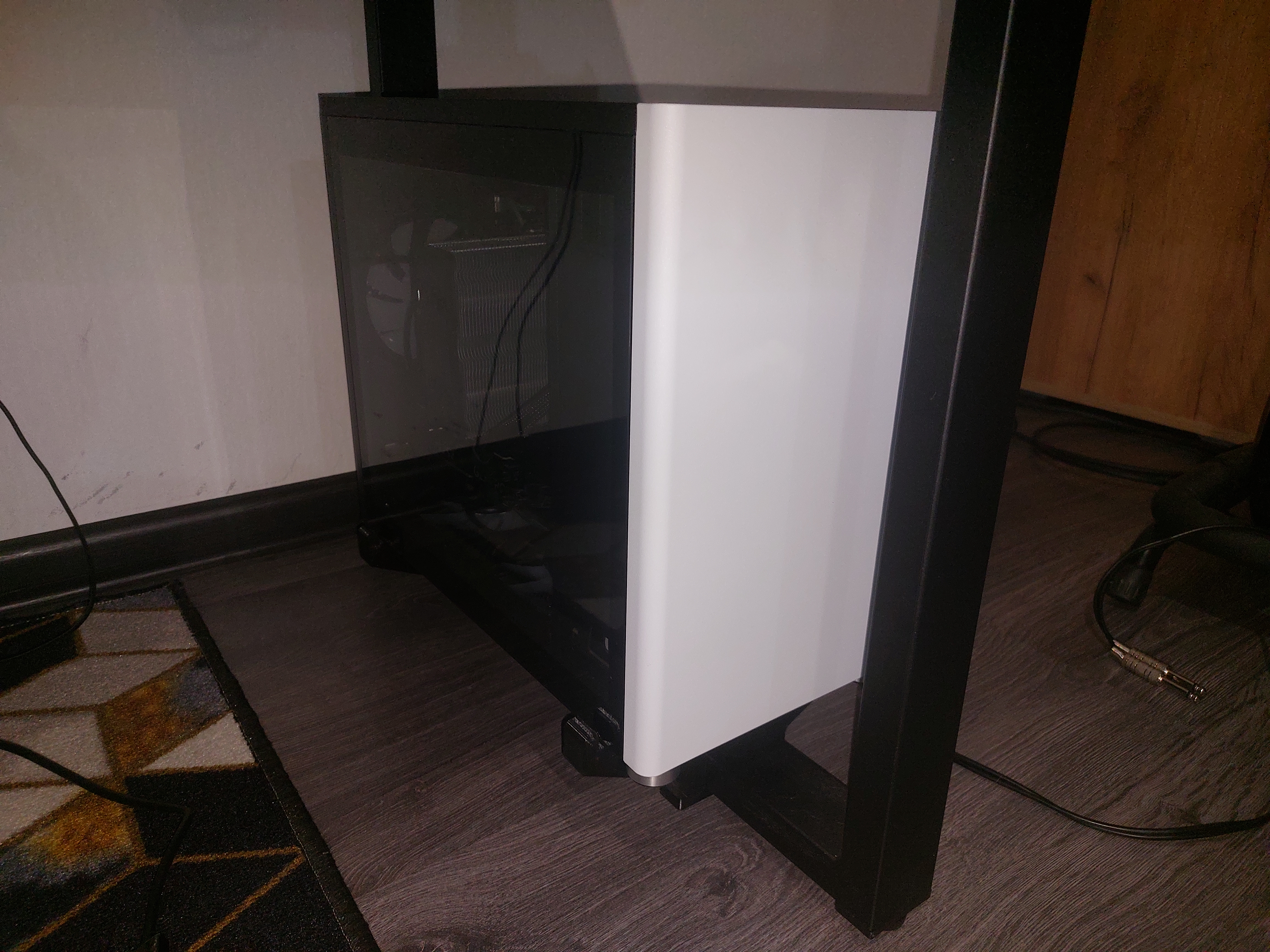 PC masaya monte. (Plastik Aparattır!!!)