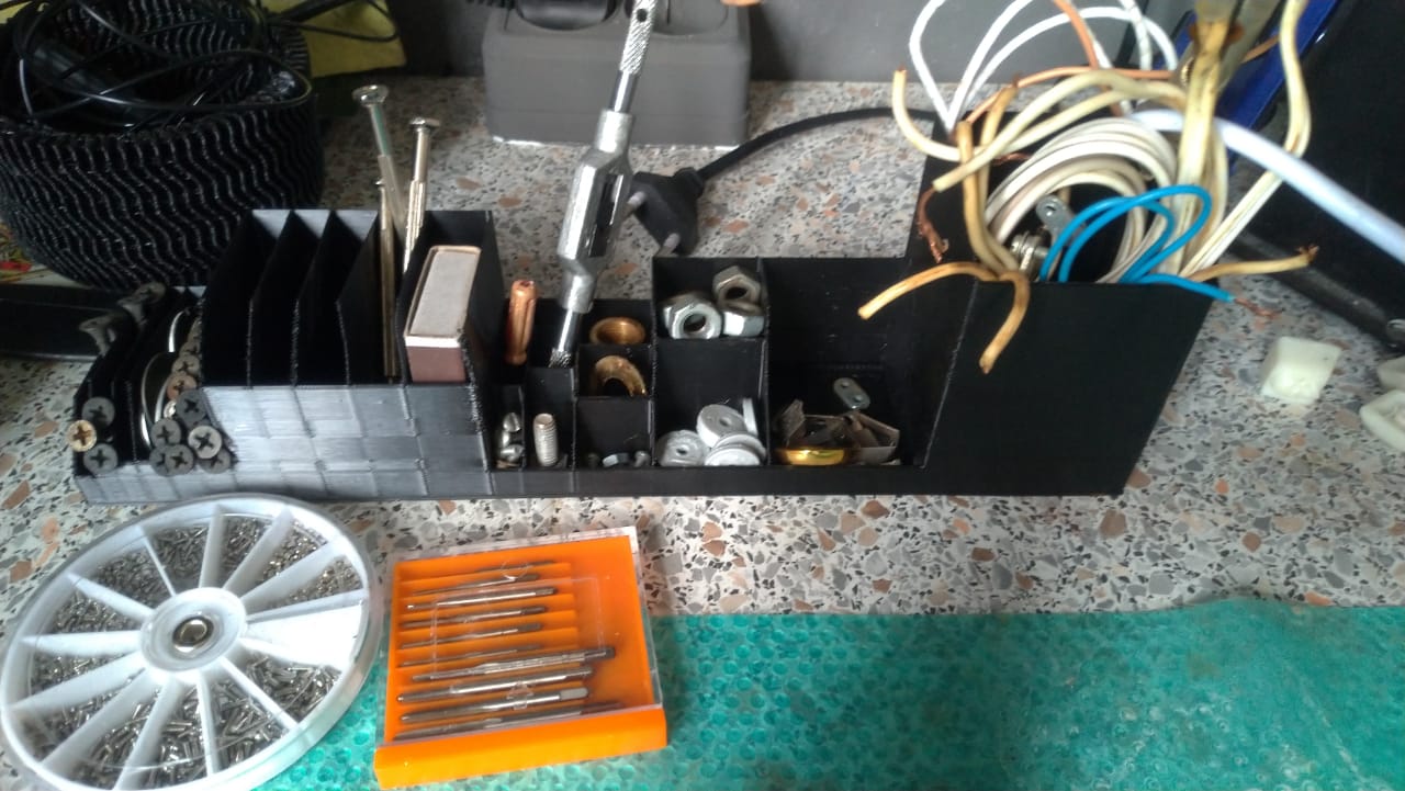 Tüm küçük çöplerin kutu veya depolama sistemi (Plastik Aparattır!!!) Tüm küçük çöplerin kutu veya depolama sistemi (Plastik Aparattır!!!)