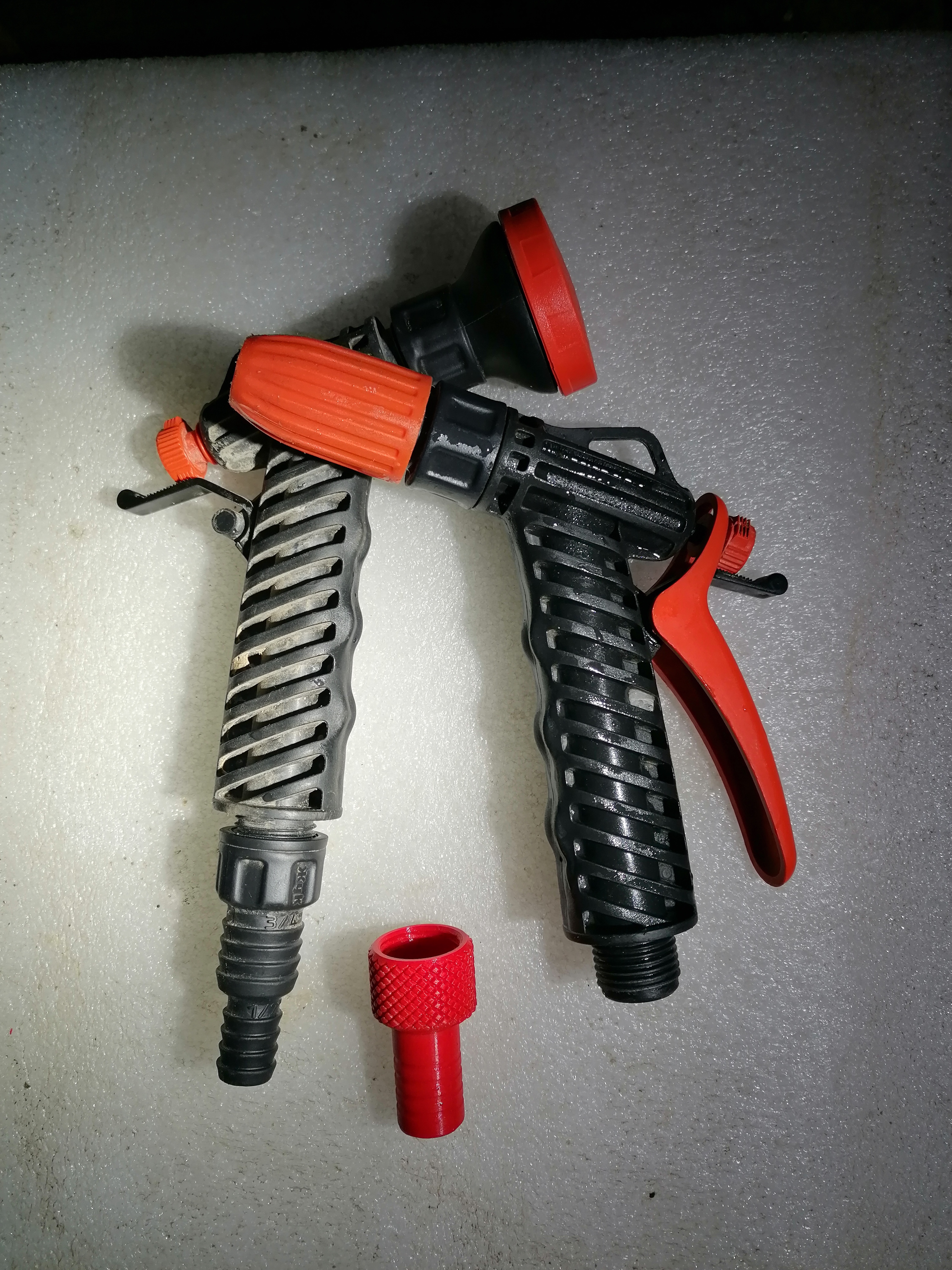 Oluklu hortumun adaptör konnektörü, 20 mm'lik bir iplik ile bahçe püskürtücüsüne 16 mm. (Plastik Aparattır!!!)