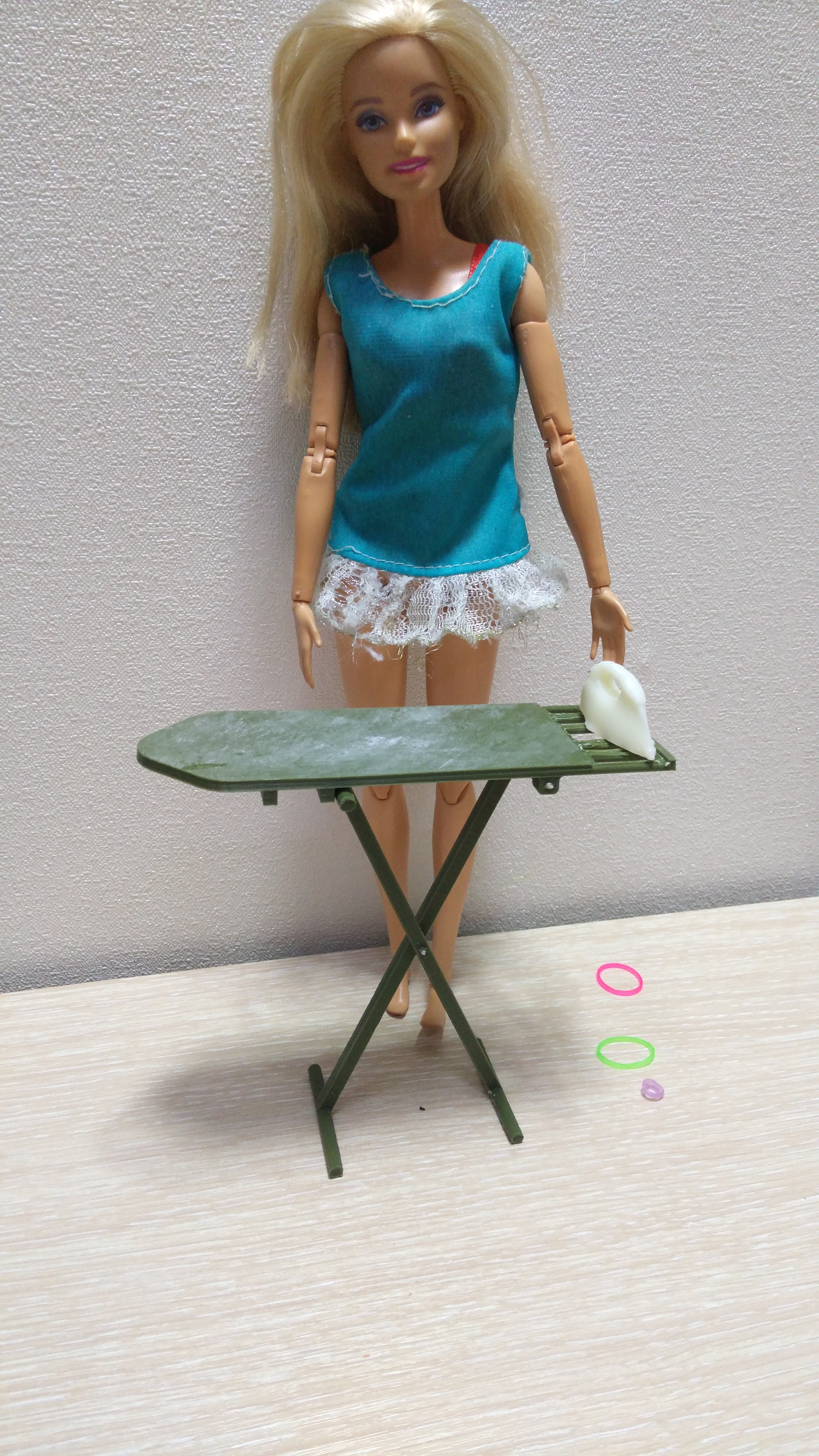 Barbie bebek için ütü masası (Plastik Aparattır!!!)