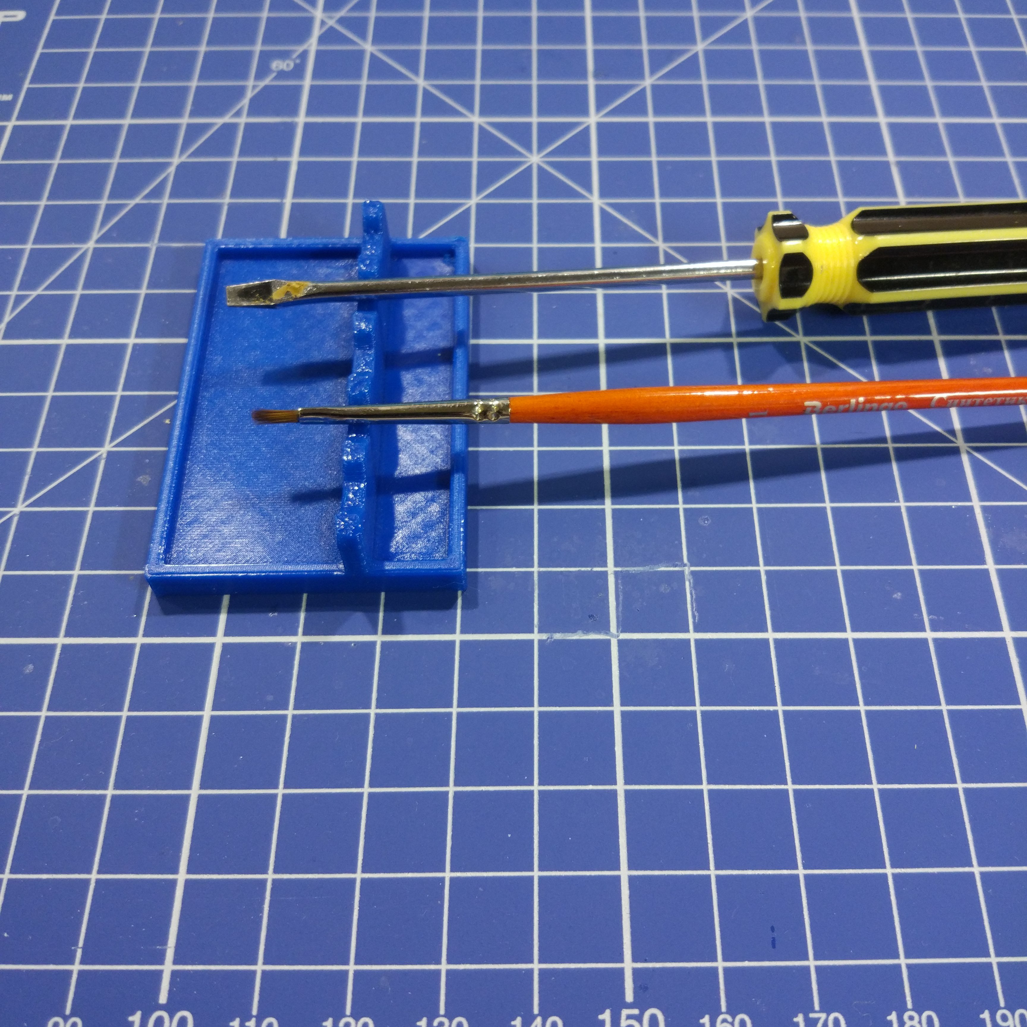 Fırçalar ve tornavidalar için stand (Plastik Aparattır!!!)