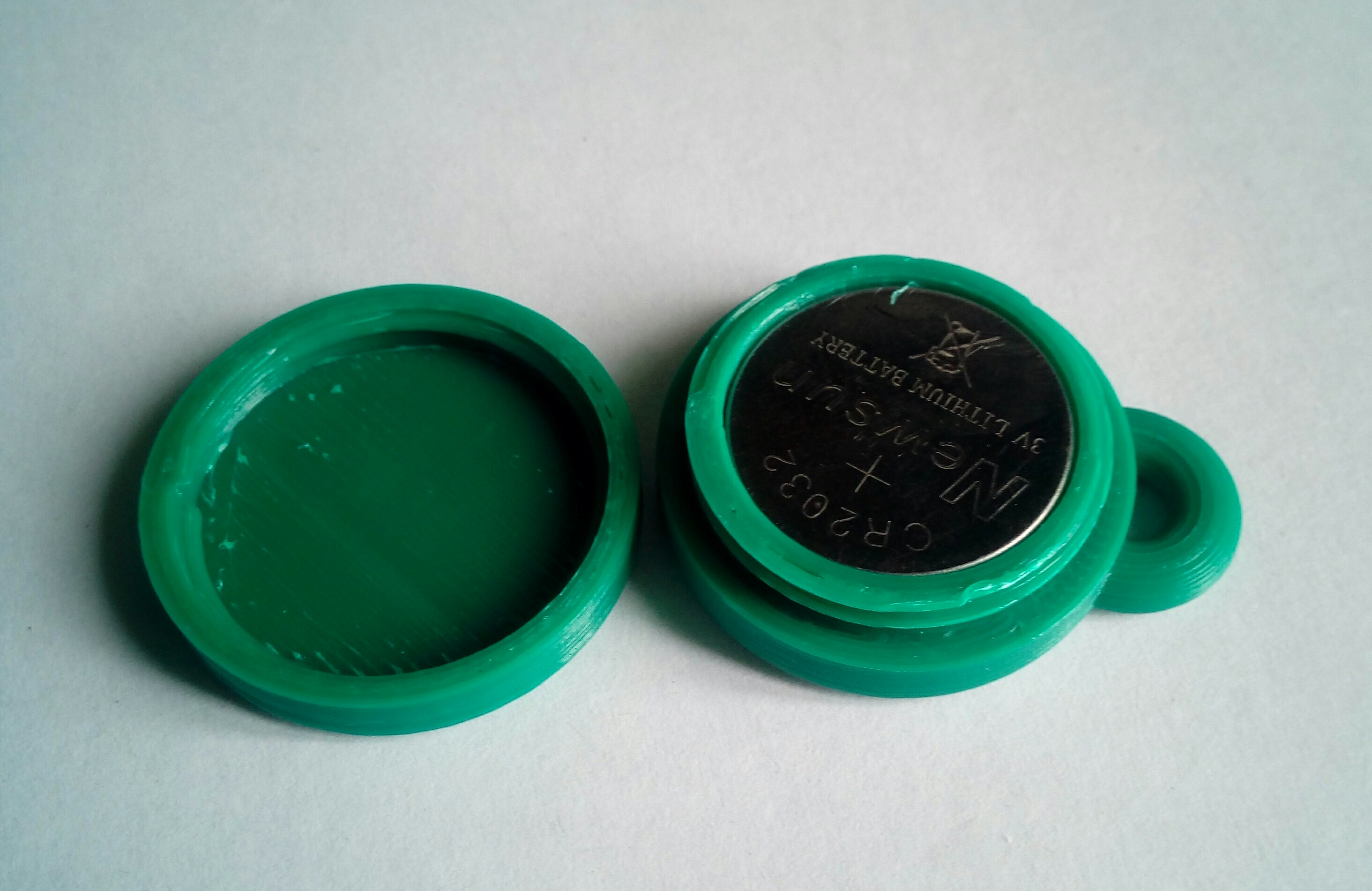 İki adet 3 volt pil için anahtarlık (Plastik Aparattır!!!) İki adet 3 volt pil için anahtarlık (Plastik Aparattır!!!)