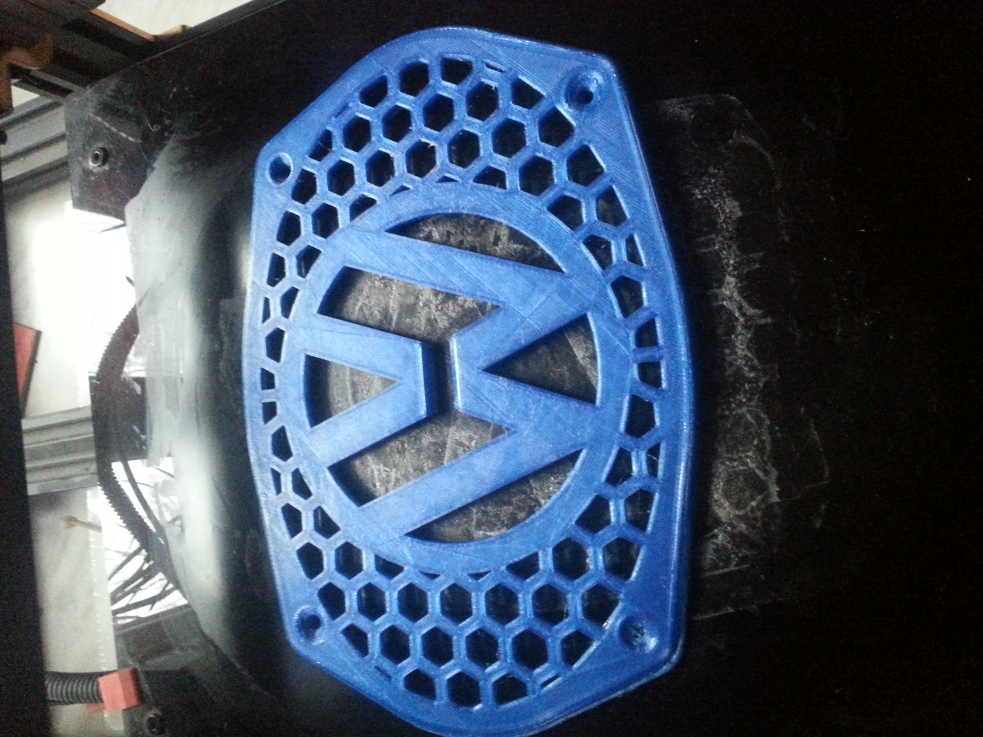 Volkswagen logosu ile oval hoparlörlerde ağlar (ızgara) (Plastik Aparattır!!!)