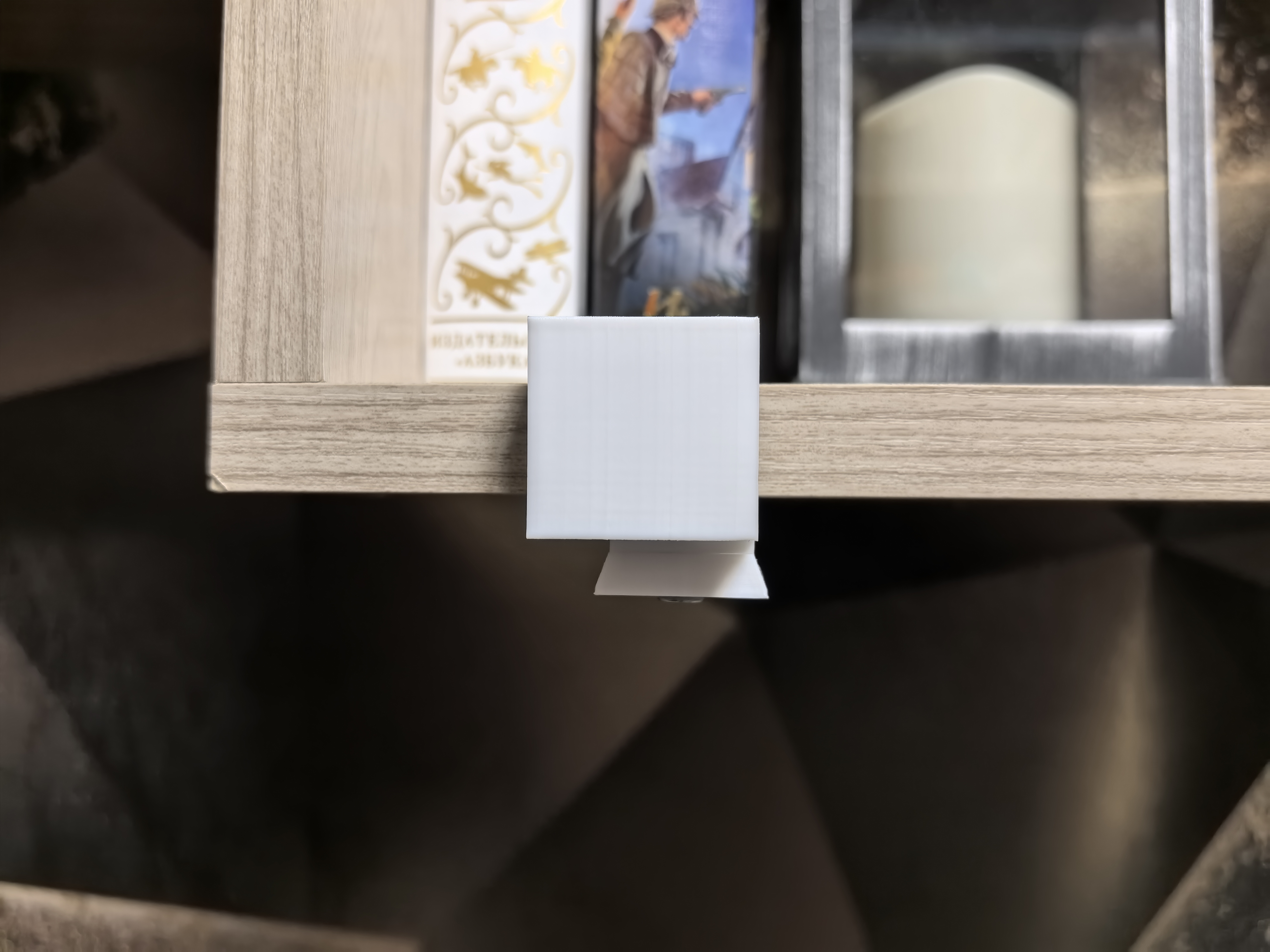 Raf Altı Kurulumu için Mini Projektör Braketi (Plastik Aparattır!!!)