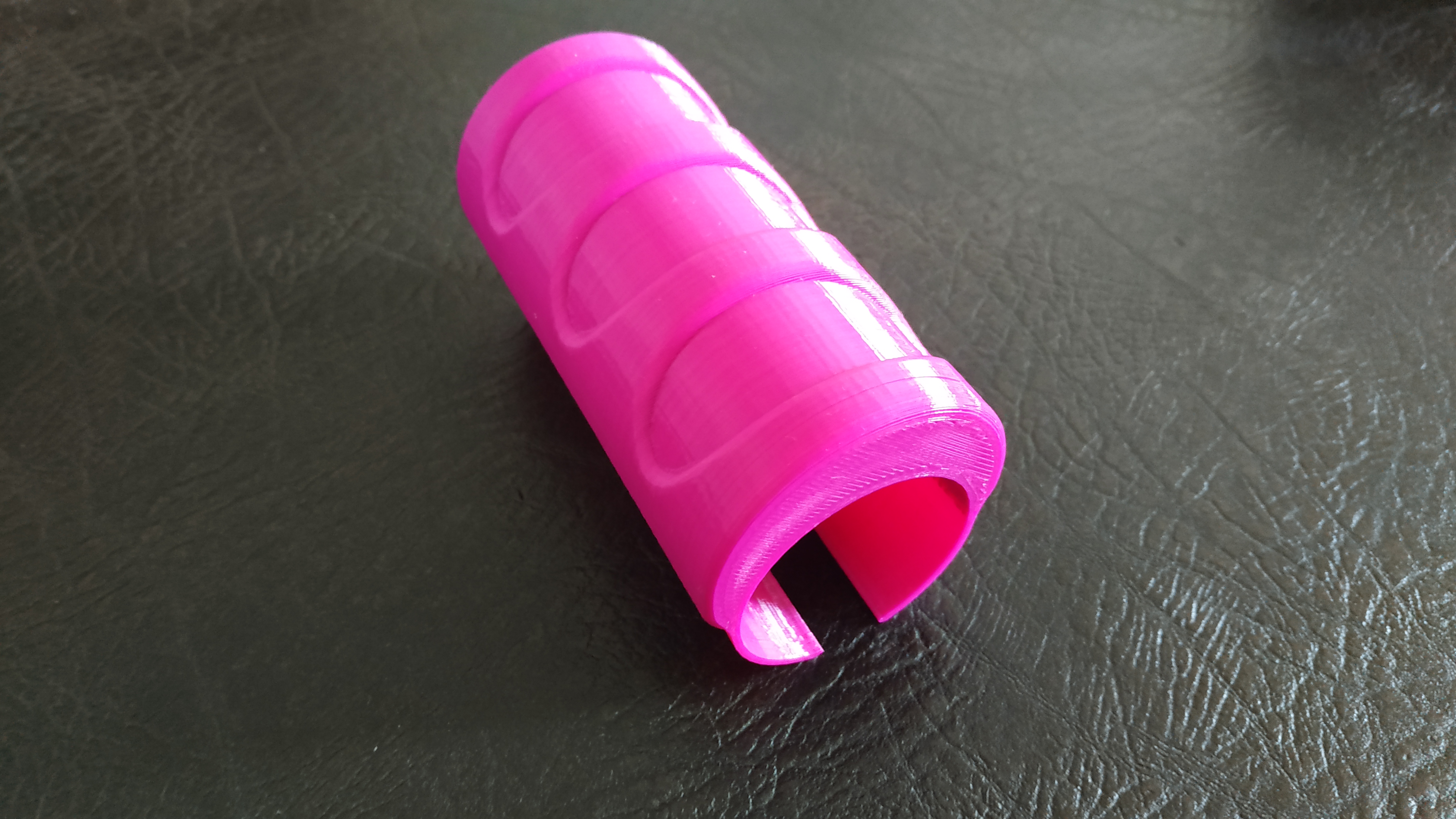 Kruger tankı için el koruması 40mm. (Plastik Aparattır!!!) Kruger tankı için el koruması 40mm. (Plastik Aparattır!!!)