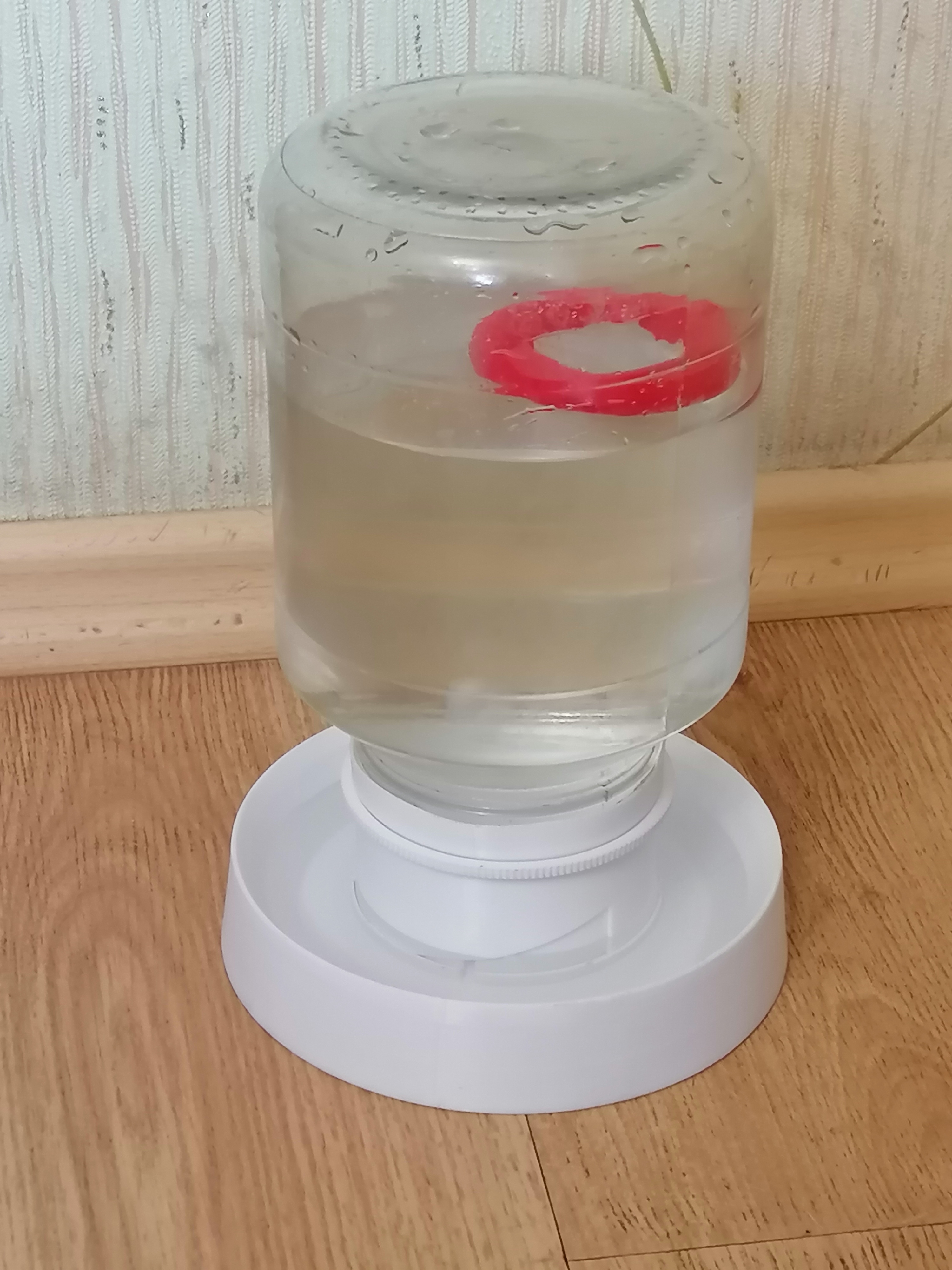 Su seviyesi ayarı ile hafif tavuklar için matkap. (Plastik Aparattır!!!)