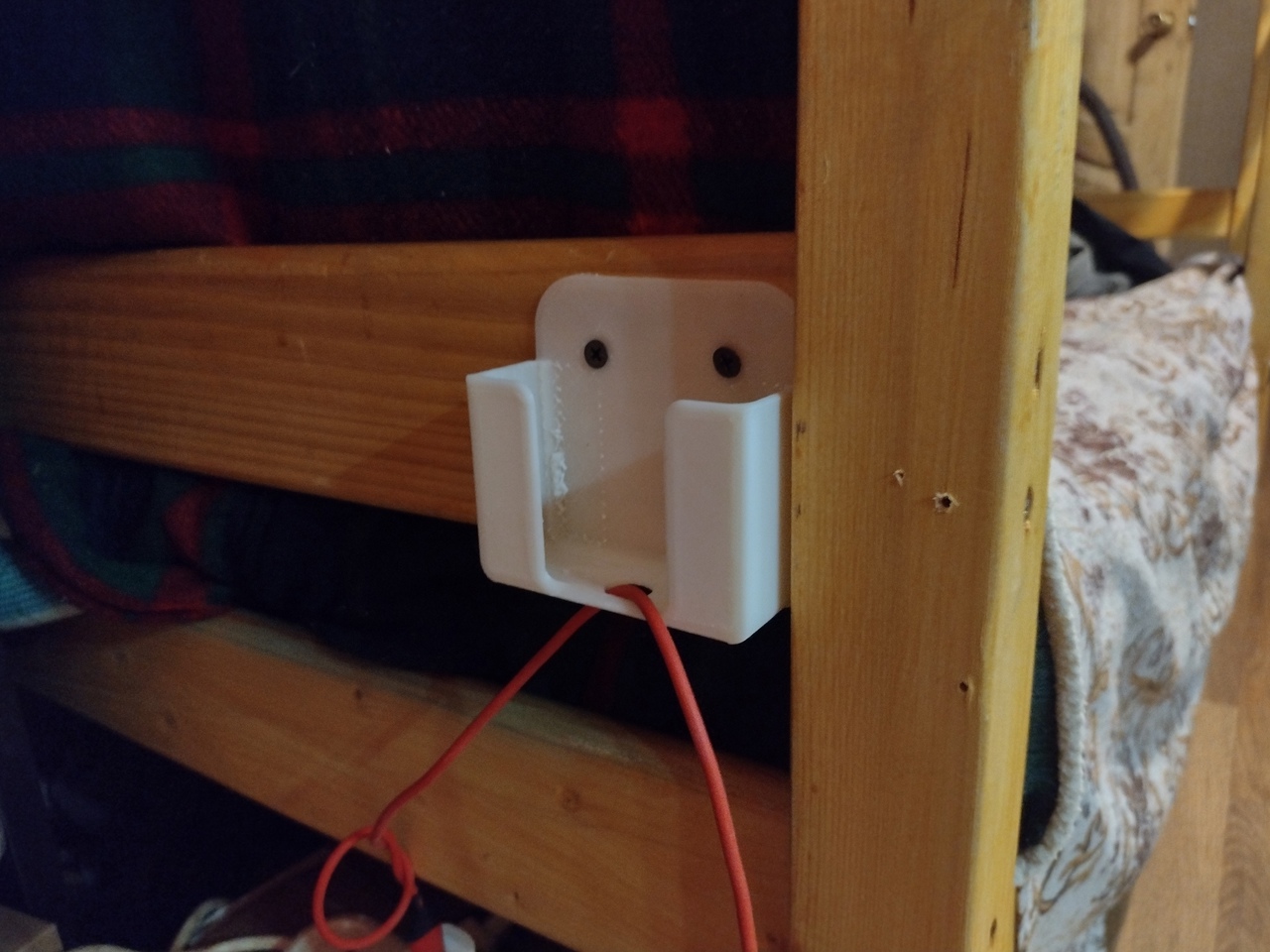 Telefon için gece standı (Plastik Aparattır!!!) Telefon için gece standı (Plastik Aparattır!!!)