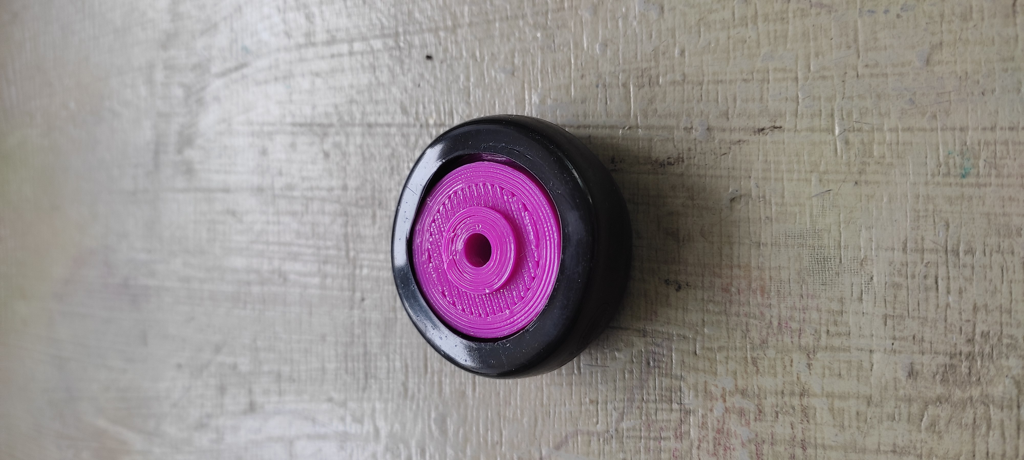 Kanepenin tekerleği f33xf5.5x18mm (Plastik Aparattır!!!)