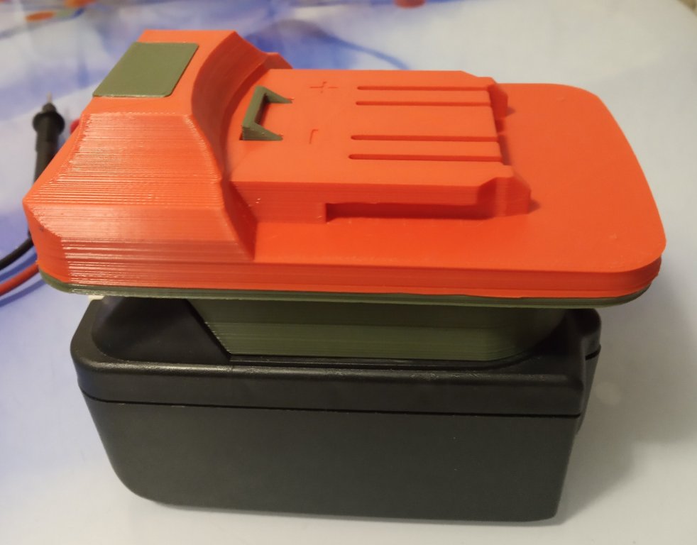 Makit şekilli piller için "Enkor" 18 volt ile adaptör. (Plastik Aparattır!!!)