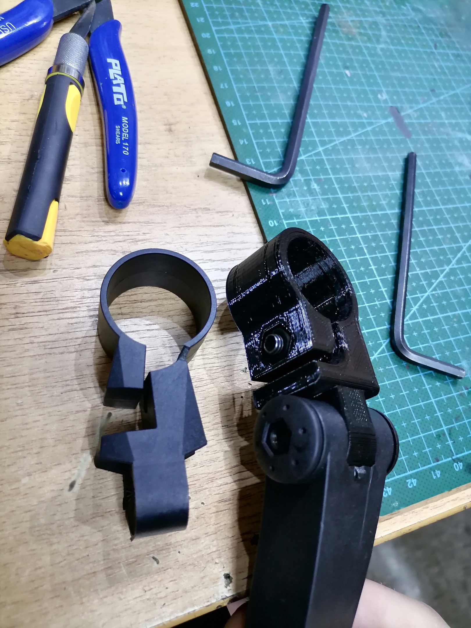 Arka kanadı bisiklete sabitleme braketi. Koltuk tüpünün çapı 29 mm'dir. (Plastik Aparattır!!!)