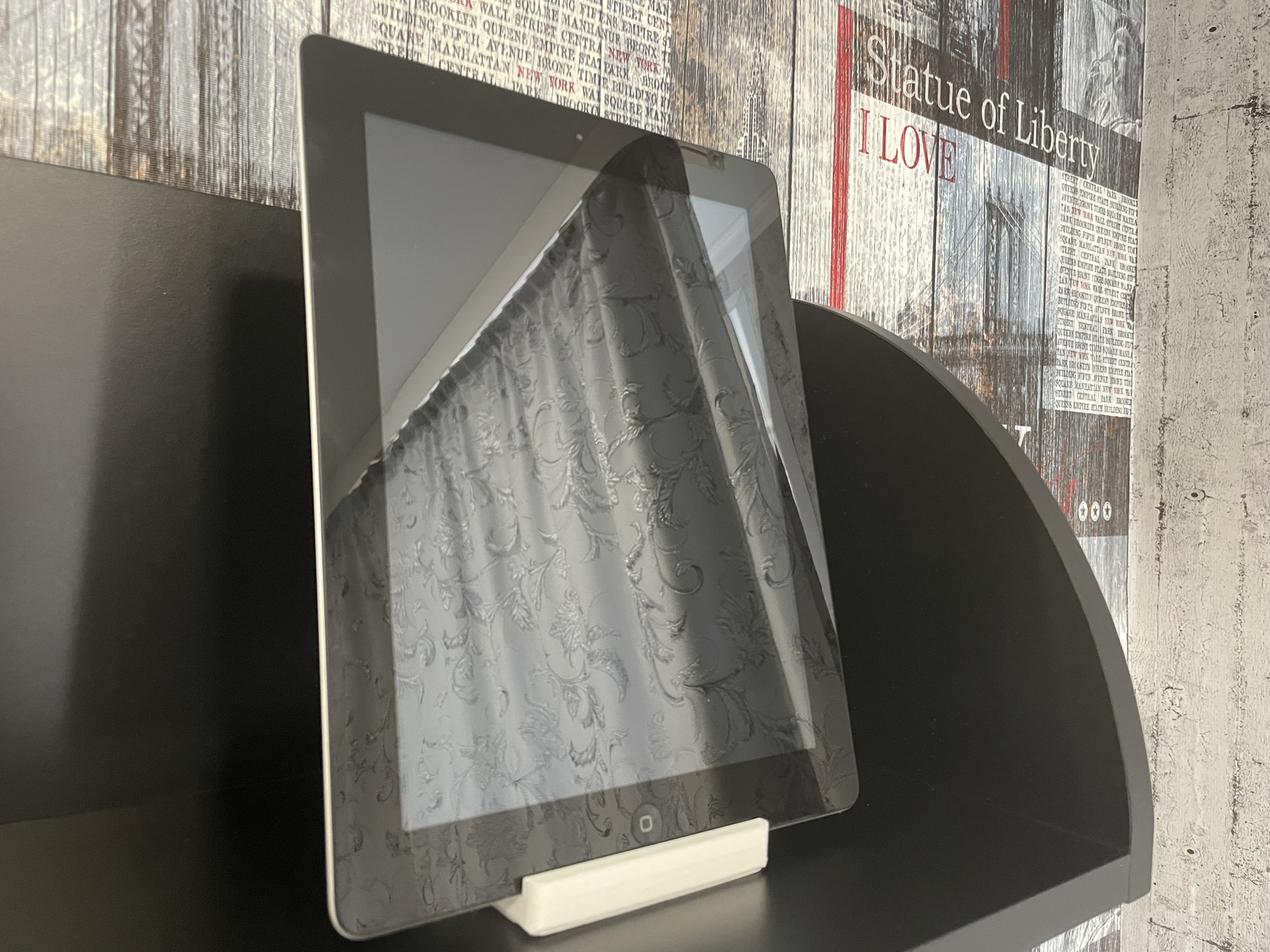 Orijinal Dock iPad 2/3/4 bir kopyası (Plastik Aparattır!!!)