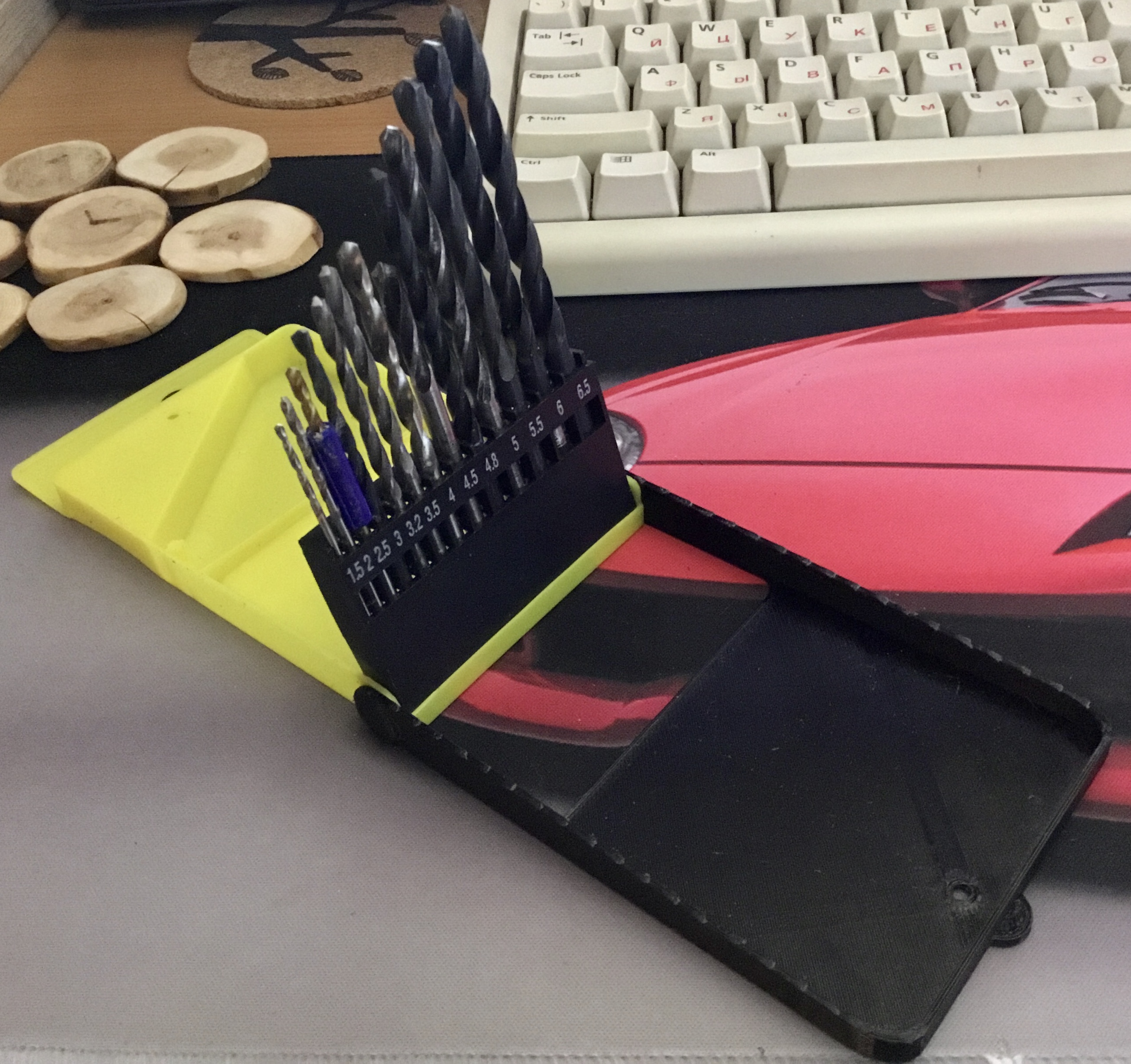 Matkaplarla bir kutunun kapağı (Plastik Aparattır!!!)