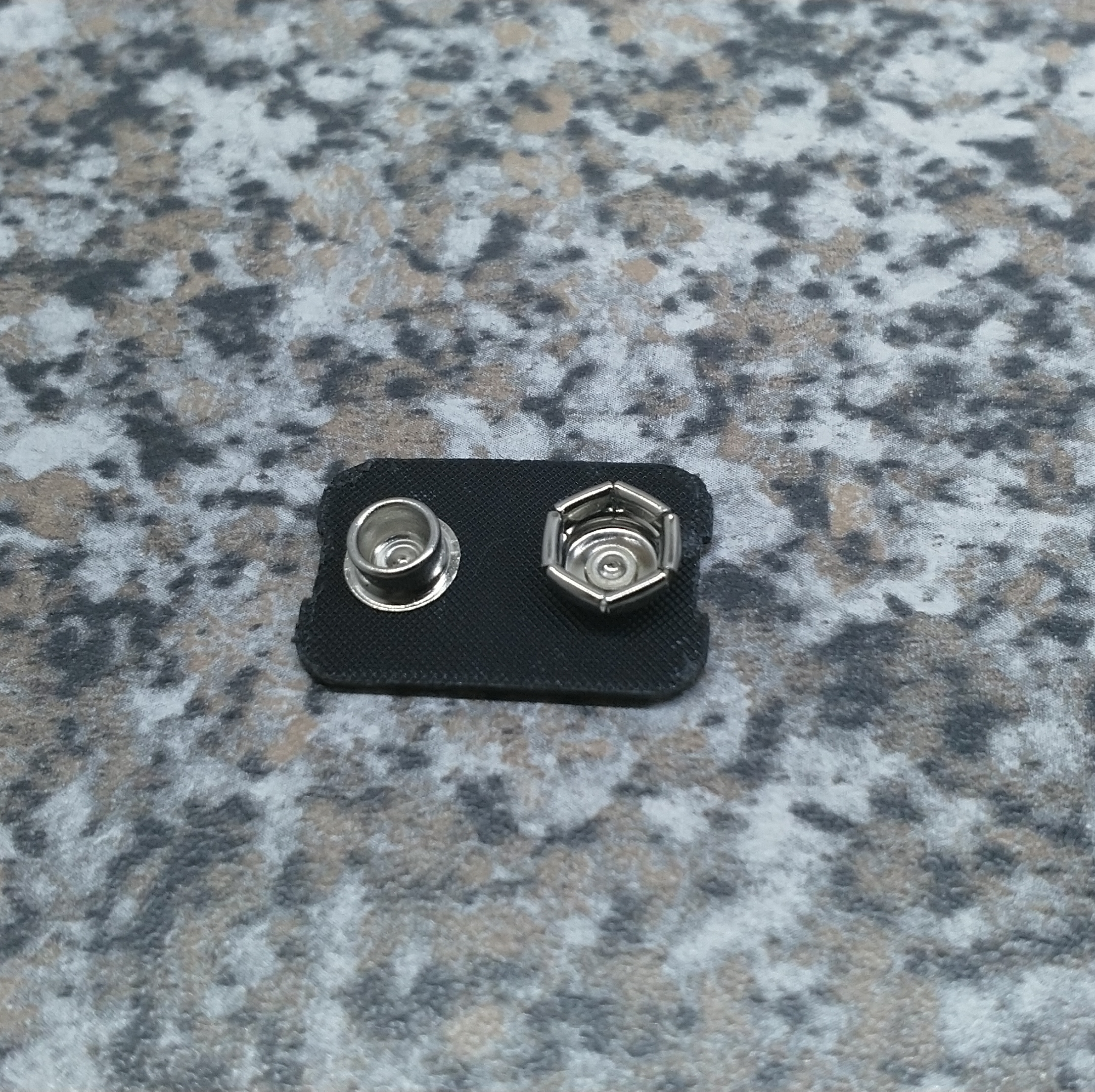 Taç üzerinde bir el feneri (Plastik Aparattır!!!)