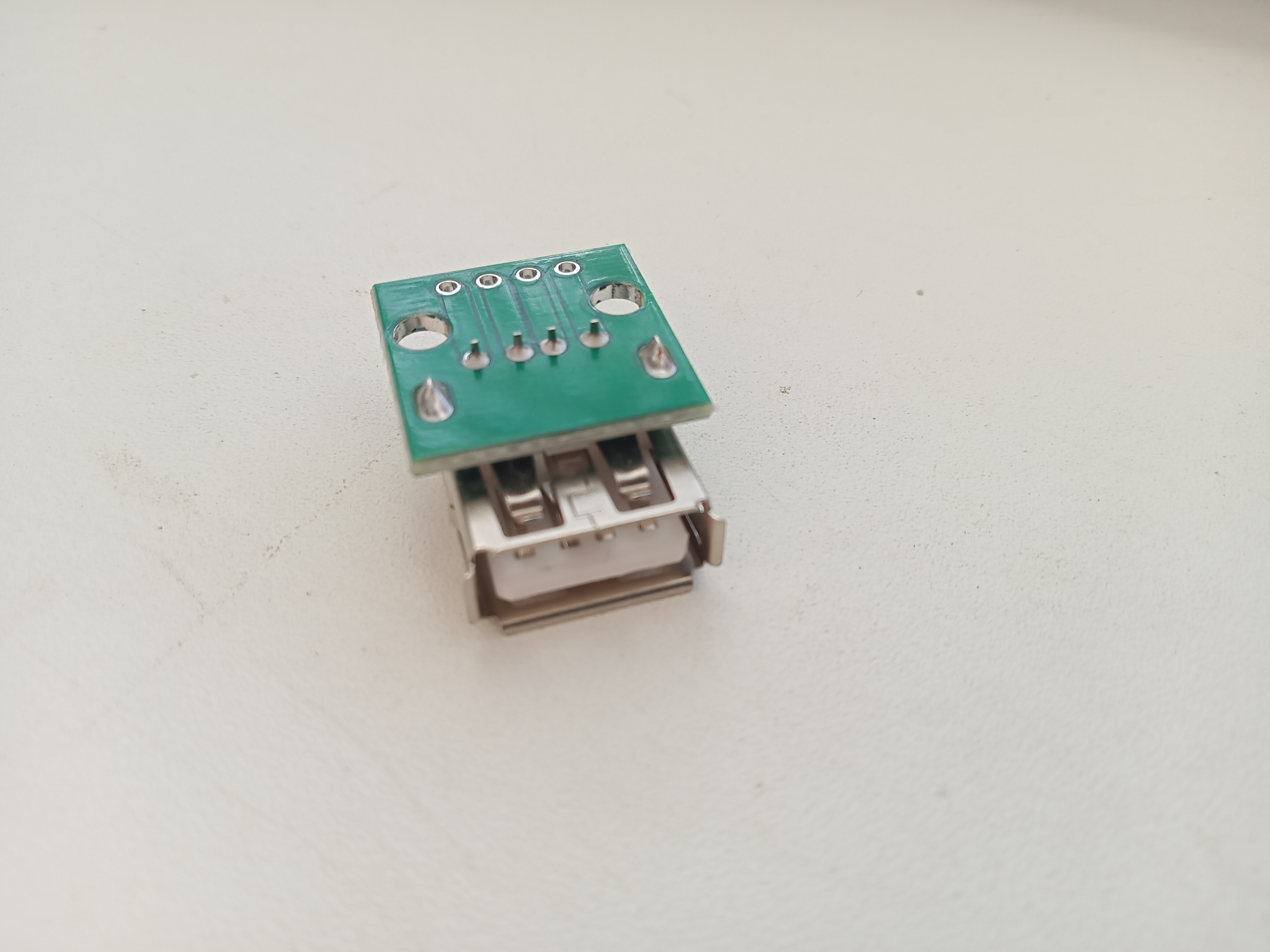 Ön panel 3.5 "SSD için bir montajlı iki USB 2.0 konektör + seçeneği ile (Plastik Aparattır!!!) Ön panel 3.5 "SSD için bir montajlı iki USB 2.0 konektör + seçeneği ile (Plastik Aparattır!!!)