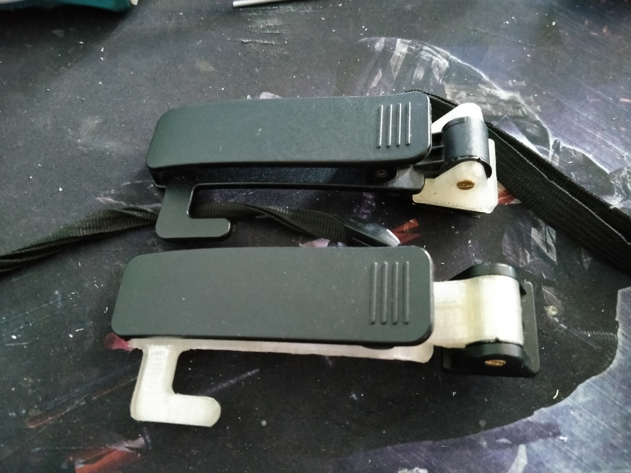 Bir video kayıt şirketinin kıyafetlerine sabitleme Karkami (Plastik Aparattır!!!)