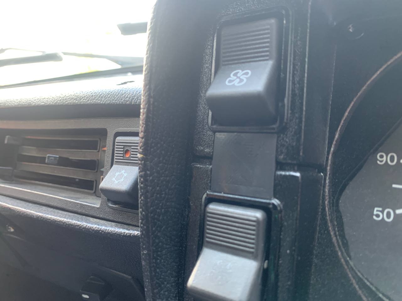 Vaz 2105 panel bağlantı elemanı (Plastik Aparattır!!!)