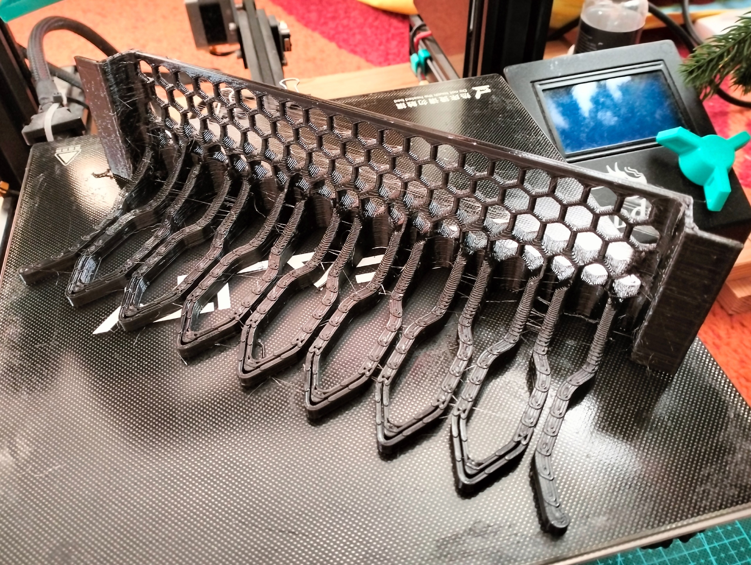 Atlant buzdolabı kapısındaki doypacklerdeki soslar ve püreler için asma raf (Plastik Aparattır!!!) Atlant buzdolabı kapısındaki doypacklerdeki soslar ve püreler için asma raf (Plastik Aparattır!!!)