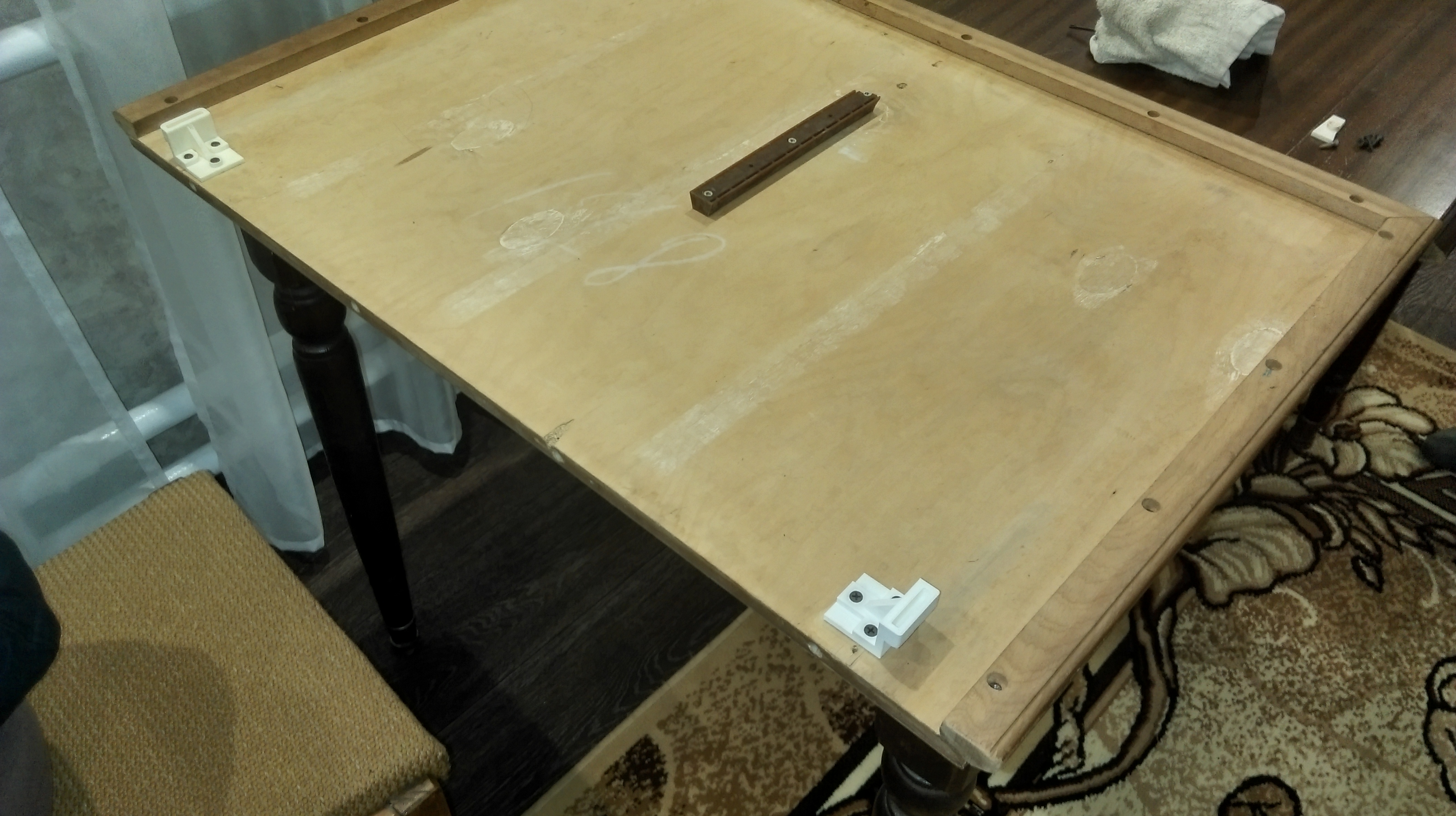 Açılabilir masa detayı (Plastik Aparattır!!!)