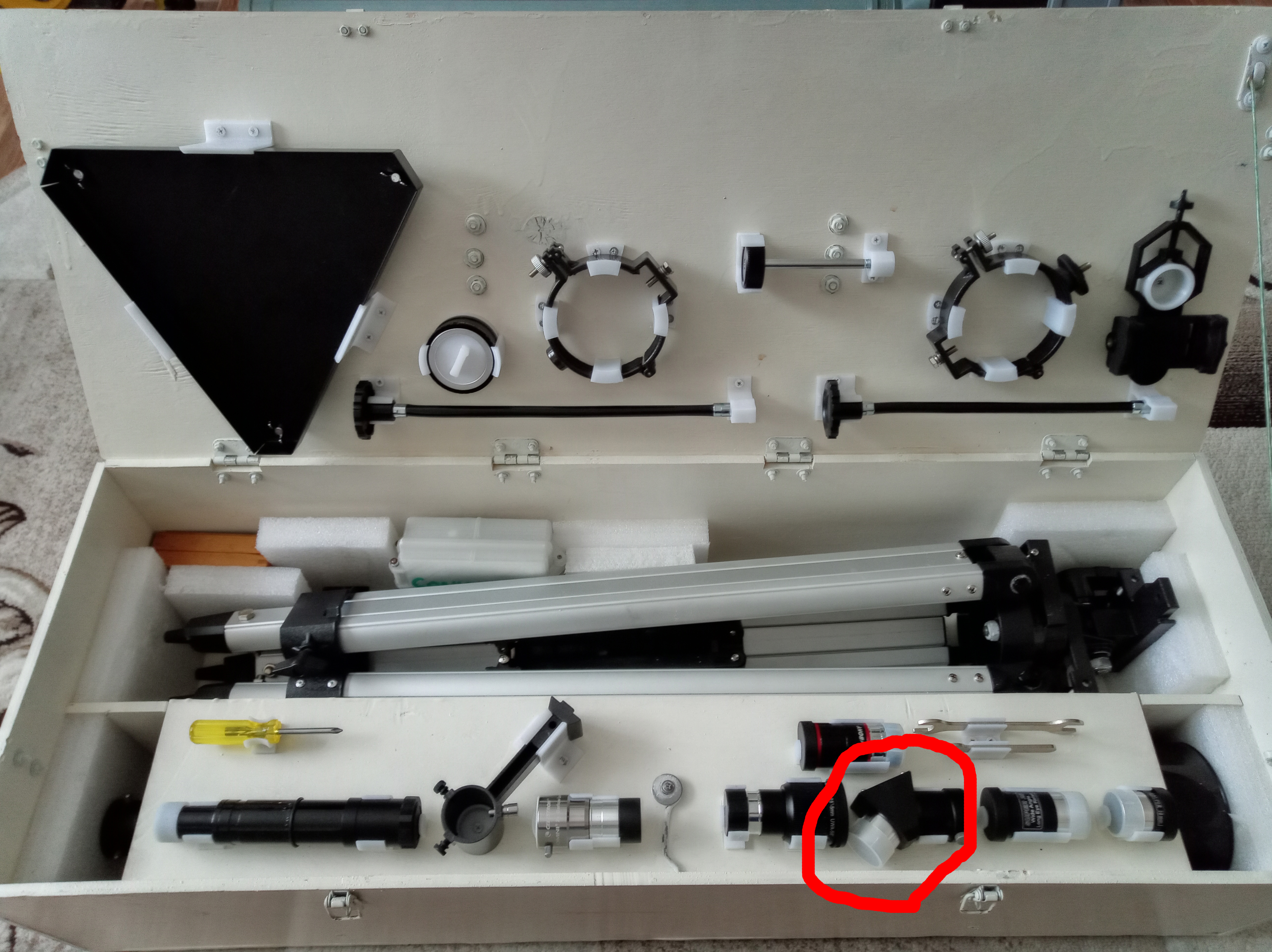 Teleskopun elemanlarının bir dizi bağlantı elemanı: Diagonal Ayna (Plastik Aparattır!!!) Teleskopun elemanlarının bir dizi bağlantı elemanı: Diagonal Ayna (Plastik Aparattır!!!)