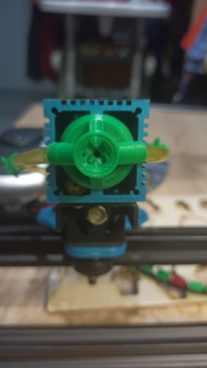 Kompresör üfleme Rev.2 lazer gravürlü totem ve analoglar (lazer ışını gözlemlemek için bir delik ile) (Plastik Aparattır!!!) Kompresör üfleme Rev.2 lazer gravürlü totem ve analoglar (lazer ışını gözlemlemek için bir delik ile) (Plastik Aparattır!!!)