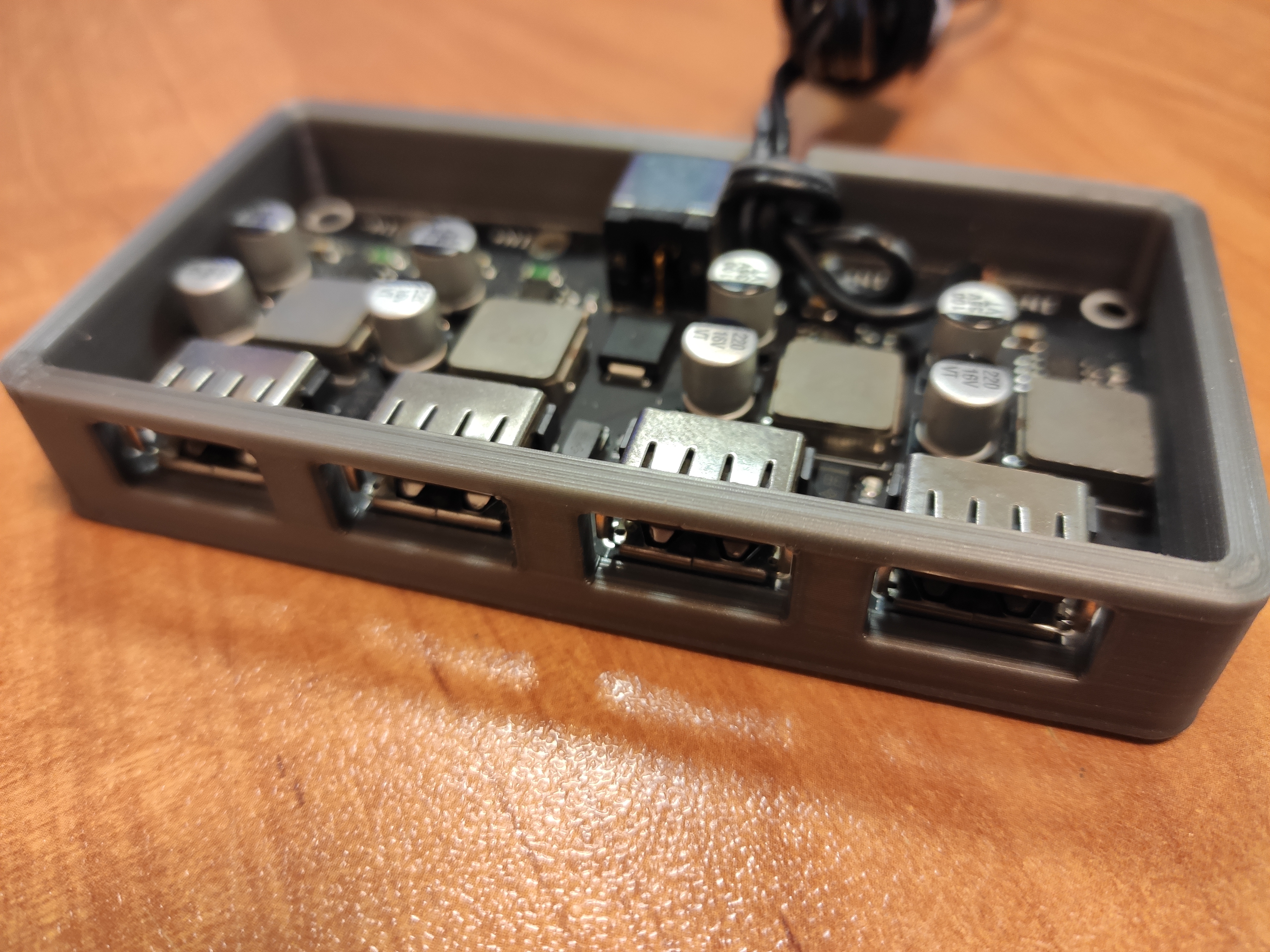 Araç telefonu şarj cihazı için kılıf (Plastik Aparattır!!!)