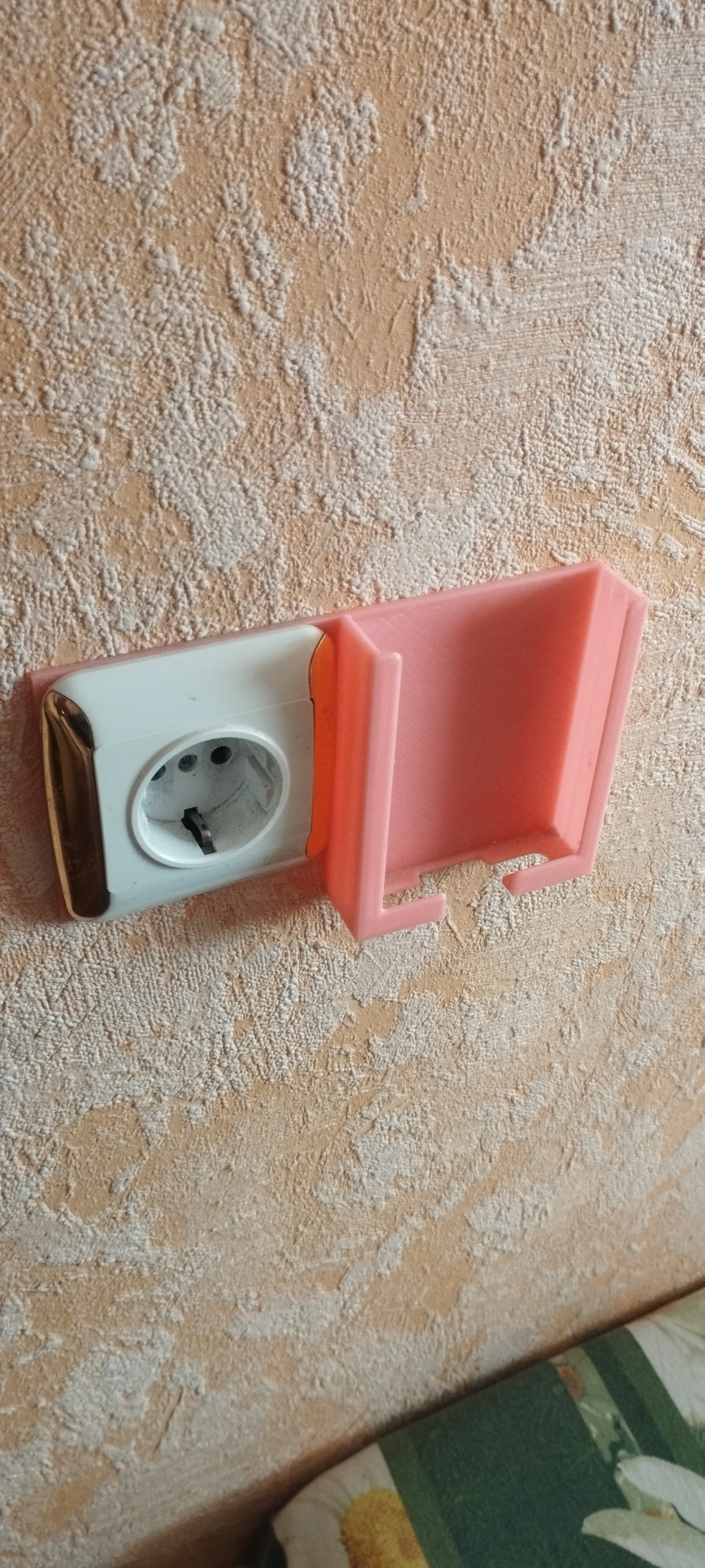 Bir soket için telefon sahibi (Plastik Aparattır!!!)