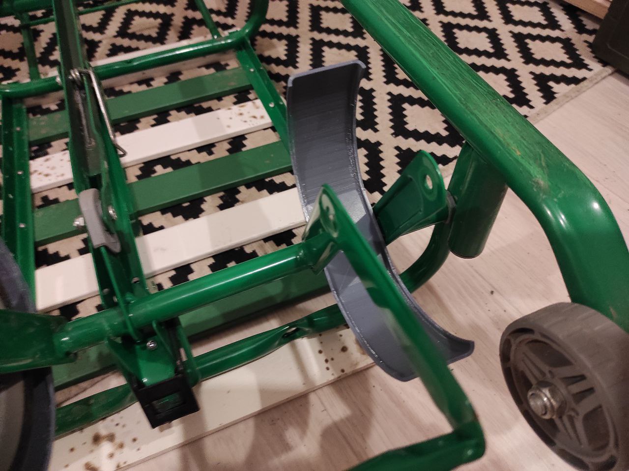 "Nika Timka 5" tekerlekleri ile kızaklar için kanatlar (çamurluklar) (Plastik Aparattır!!!)