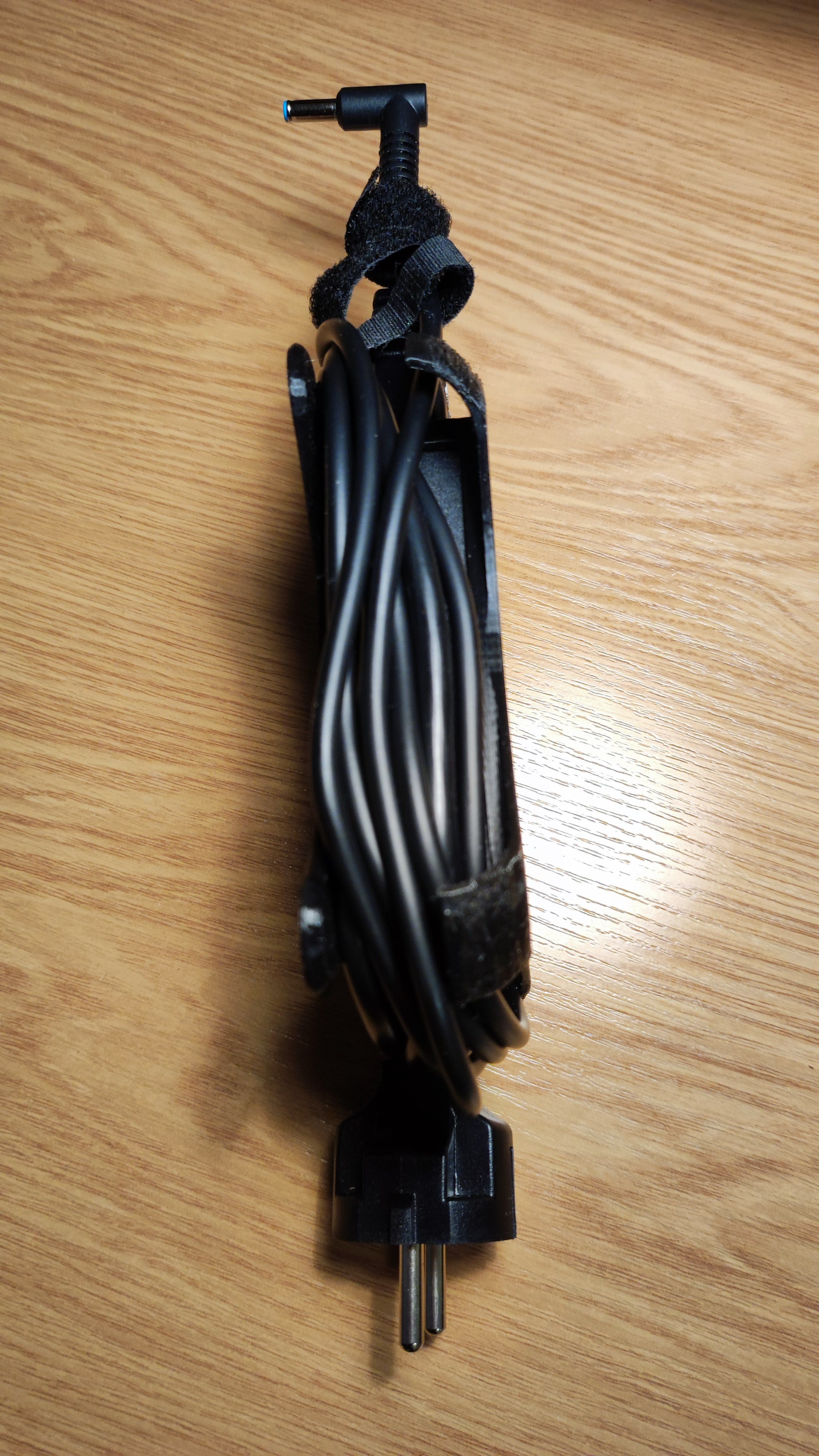 Kabloların depolanması, dizüstü bilgisayar güç kaynağı 51x90x26mm (HP 15-DW3682). (Plastik Aparattır!!!)