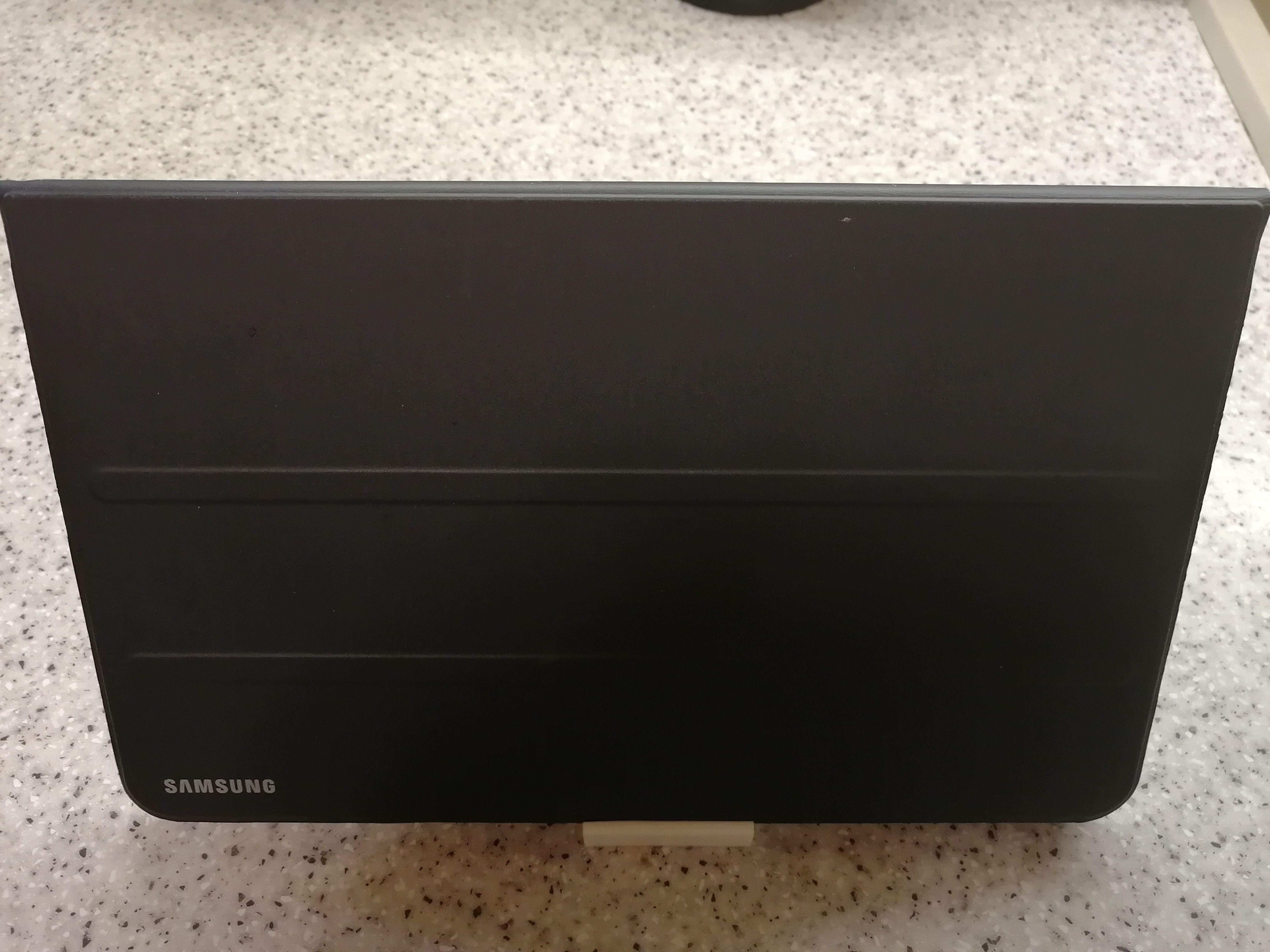 Bir telefon veya tablet için bir stand. (Plastik Aparattır!!!)