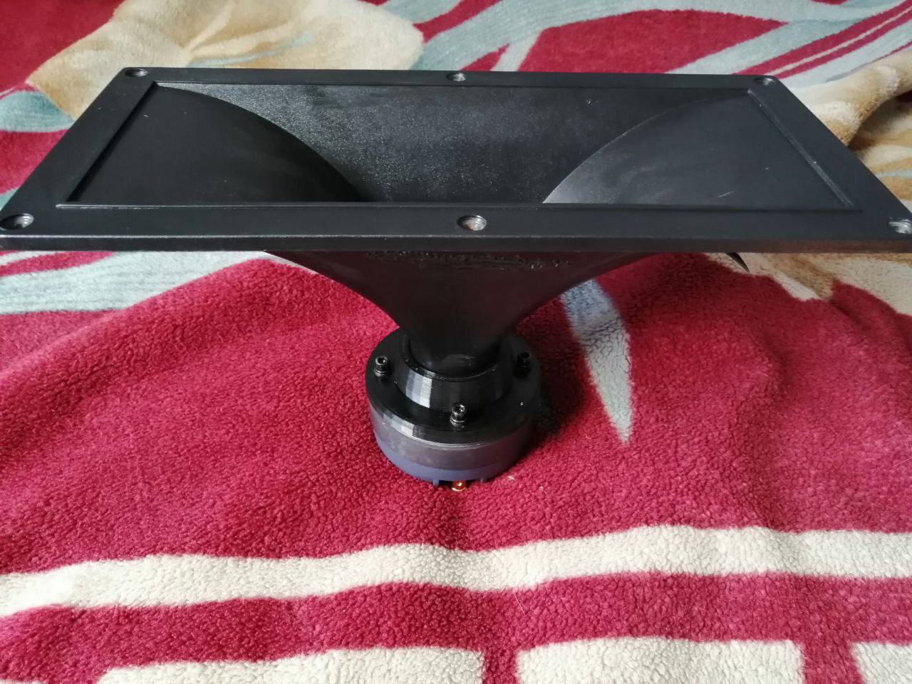 SoundKing J215A'nın Kaşları Samun (Plastik Aparattır!!!)