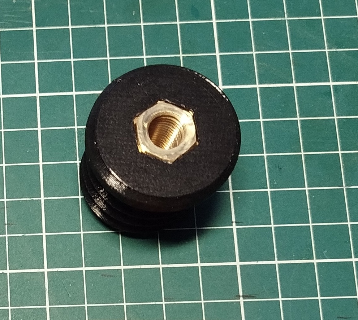 Balıkçılık platformunun 36. ayağındaki fiş (sandalye) (Plastik Aparattır!!!)