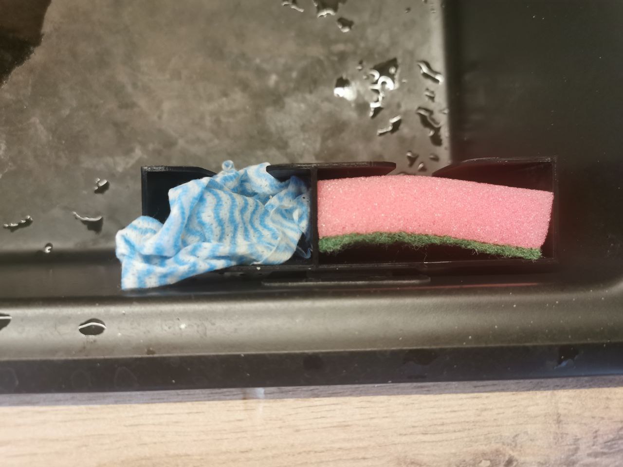 Lavaboda süngerler ve paçavralar için organizatör (Plastik Aparattır!!!)