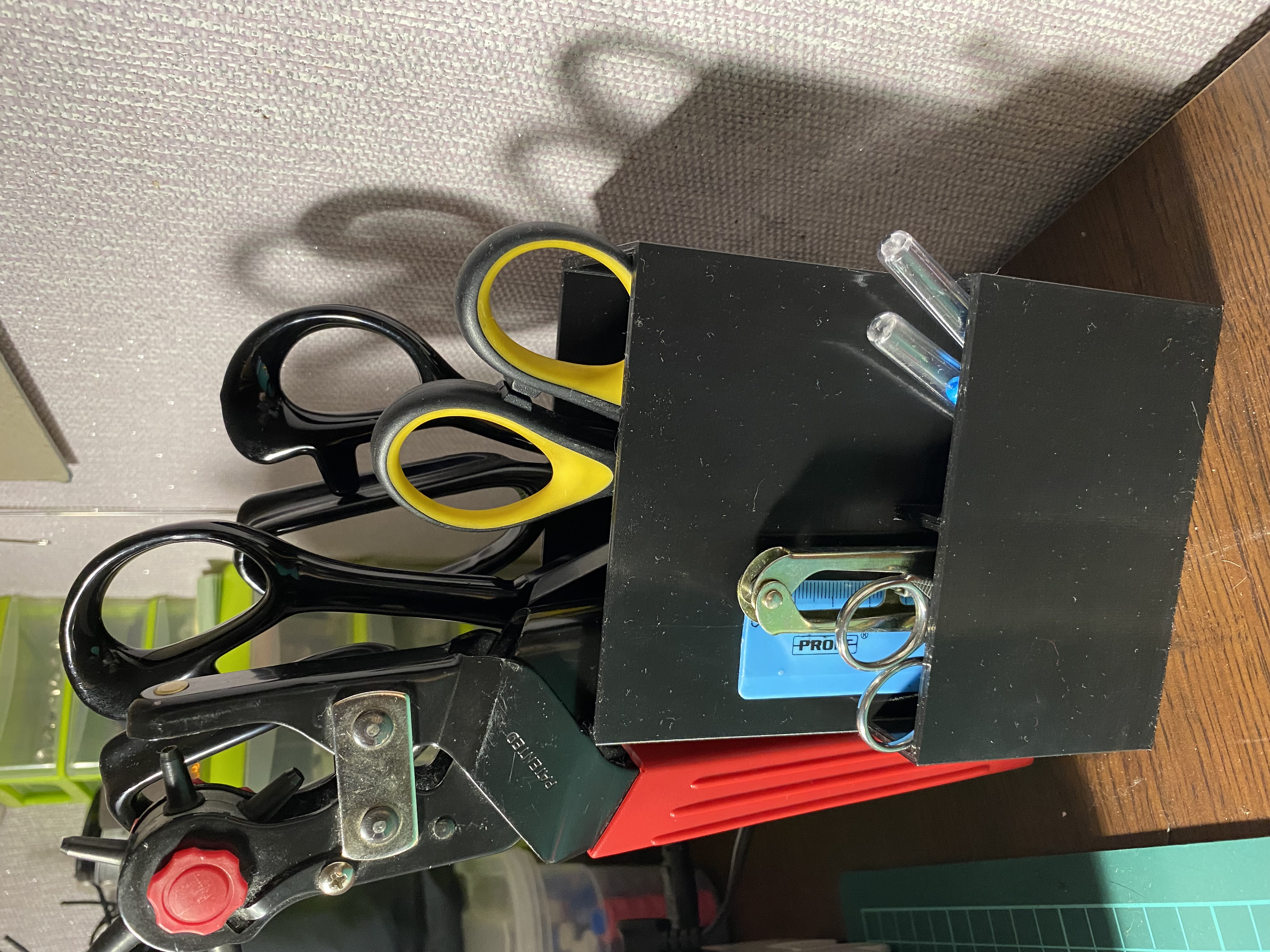 Terzi makası ve diğer şeyler için organizatör (Plastik Aparattır!!!)