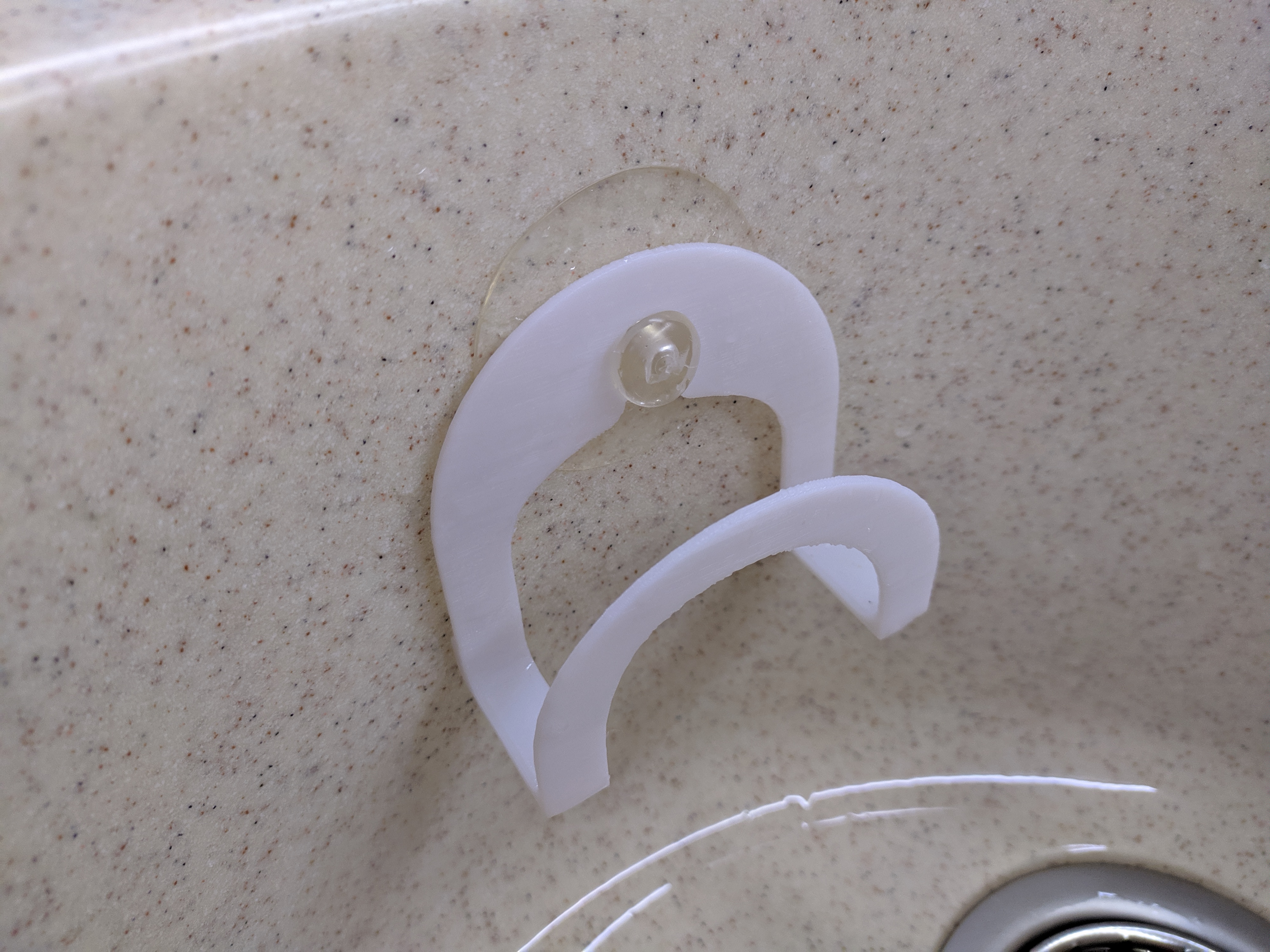 Bir vantuz üzerinde sünger tutucu (Plastik Aparattır!!!)