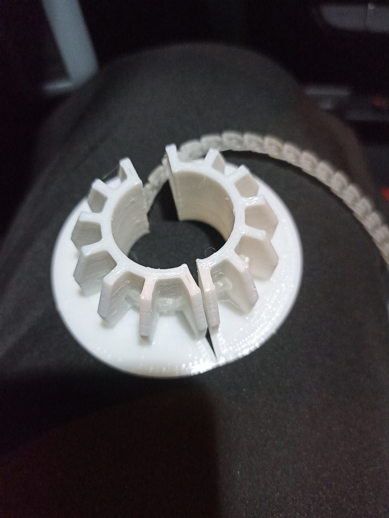 Borunun etrafındaki fiş (fişin iç çapı 22 mm'dir) (Plastik Aparattır!!!) Borunun etrafındaki fiş (fişin iç çapı 22 mm'dir) (Plastik Aparattır!!!)